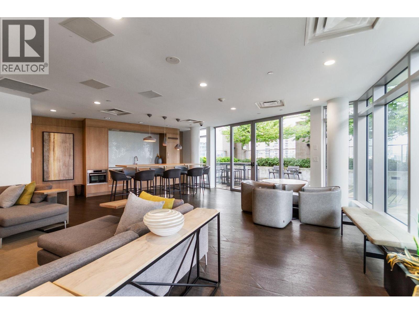 702 988 QUAYSIDE DRIVE