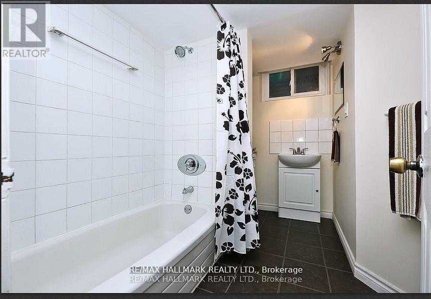 71 Ecclestone Drive, Brampton, Ontario  L6X 3M7 - Photo 4 - W13864676