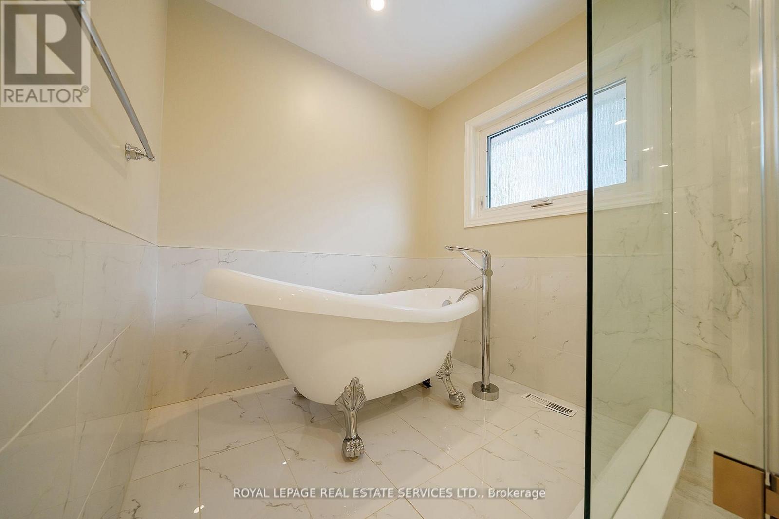 Upper - 2300 Cheverie Street, Oakville, Ontario  L6J 6B2 - Photo 19 - W13864724