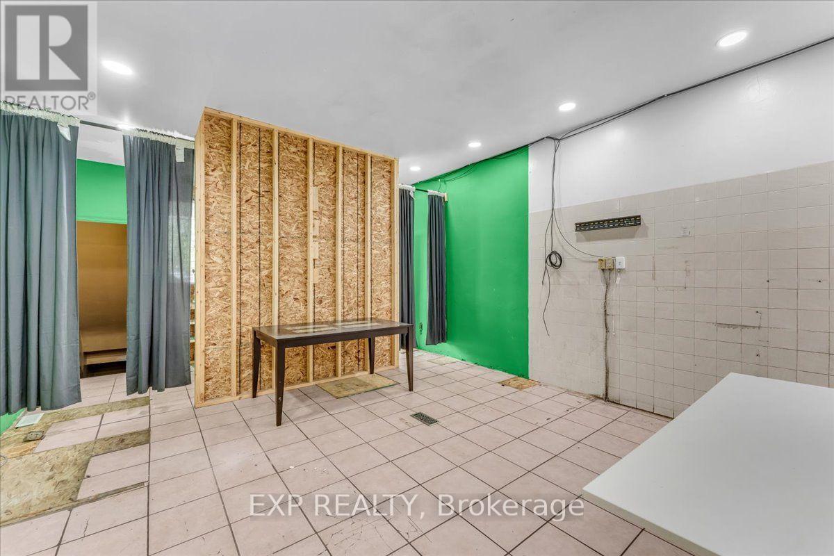 1792 Jane Street, Toronto, Ontario  M9N 2T2 - Photo 14 - W13864746