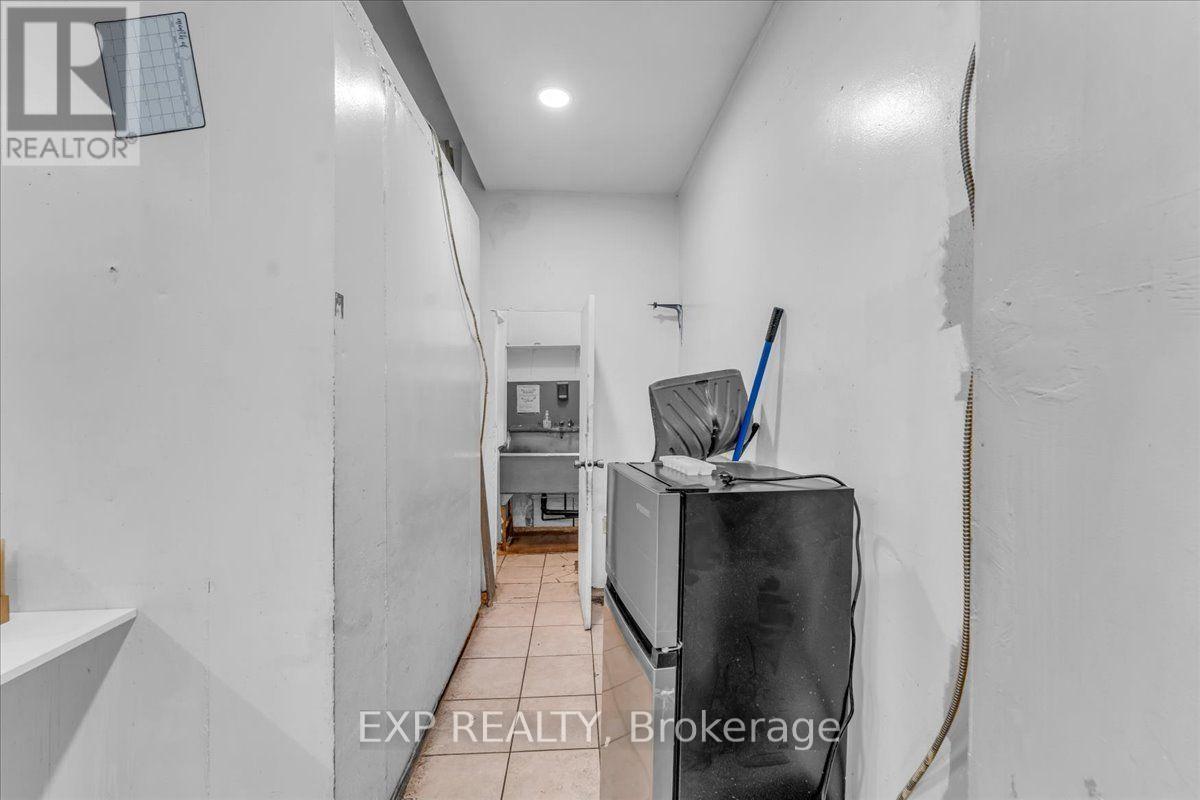 1792 Jane Street, Toronto, Ontario  M9N 2T2 - Photo 15 - W13864746