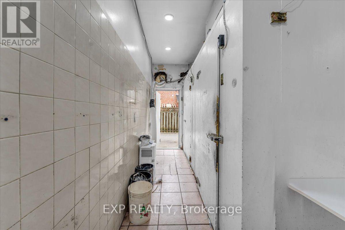 1792 Jane Street, Toronto, Ontario  M9N 2T2 - Photo 17 - W13864746