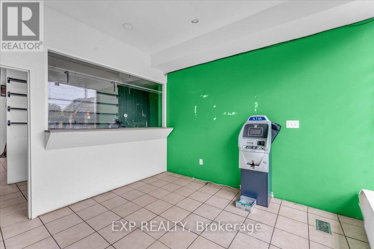 1792 Jane Street, Toronto, Ontario  M9N 2T2 - Photo 4 - W13864746