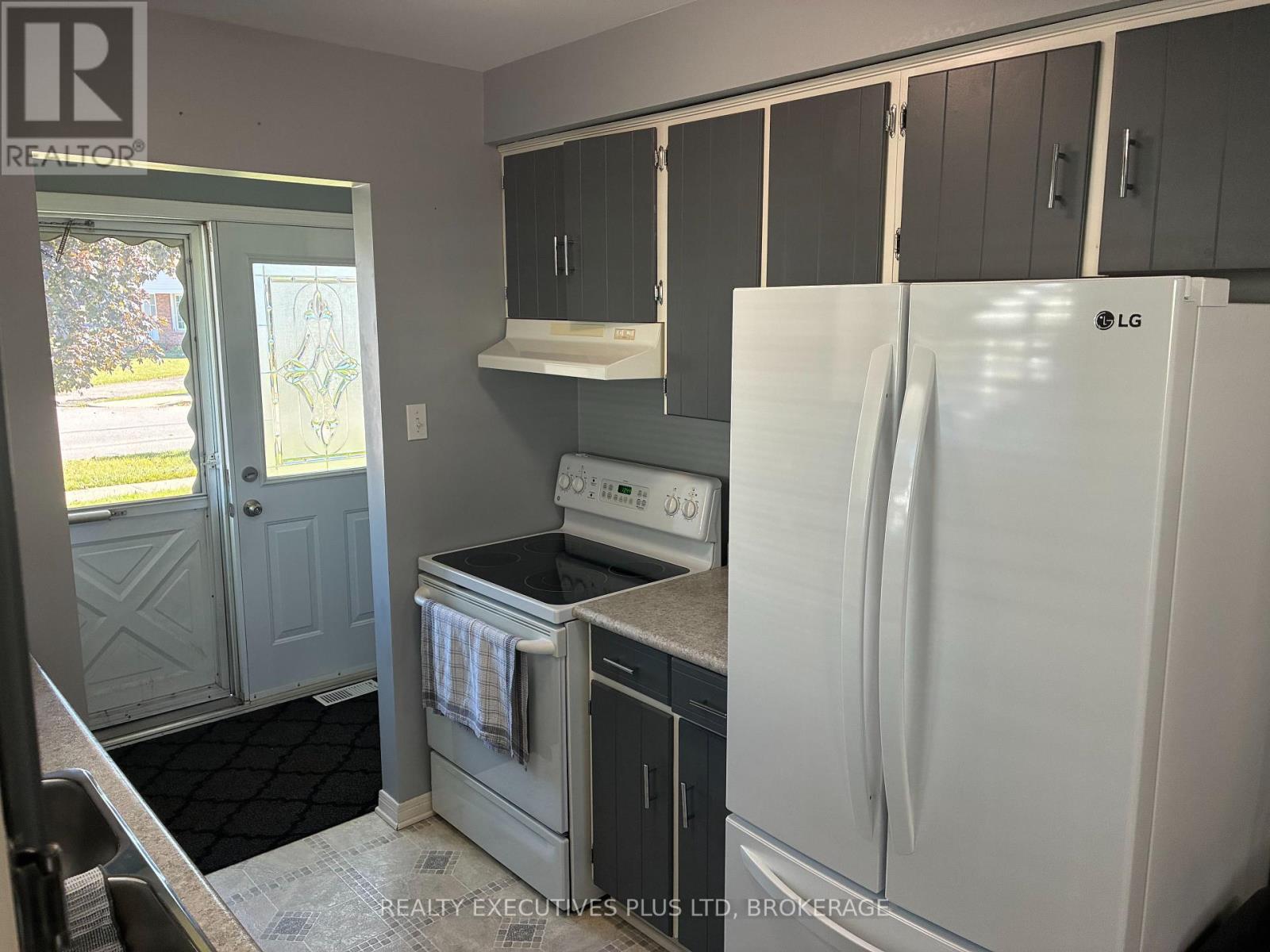 94 Carriage Road, St. Catharines, Ontario  L2P 3S8 - Photo 12 - X13864780