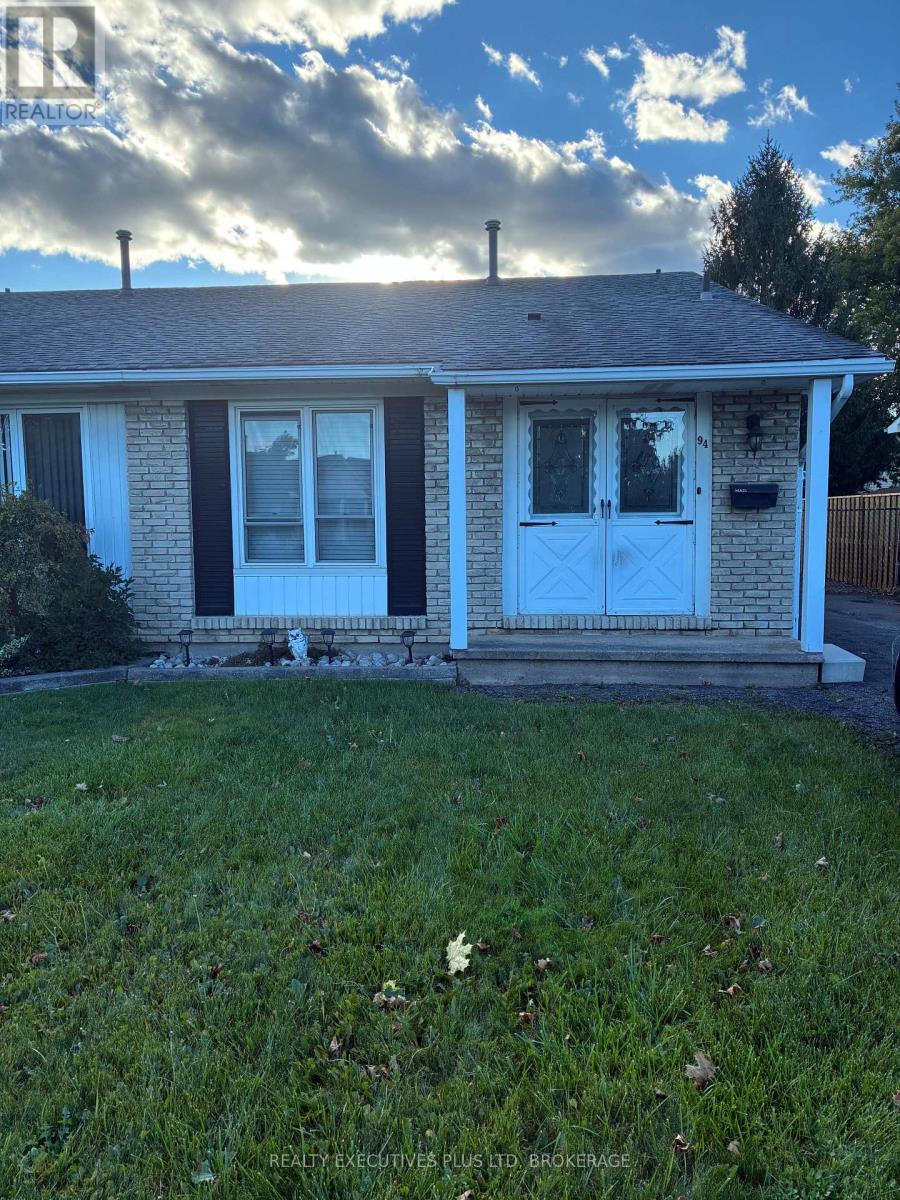 94 Carriage Road, St. Catharines, Ontario  L2P 3S8 - Photo 3 - X13864780