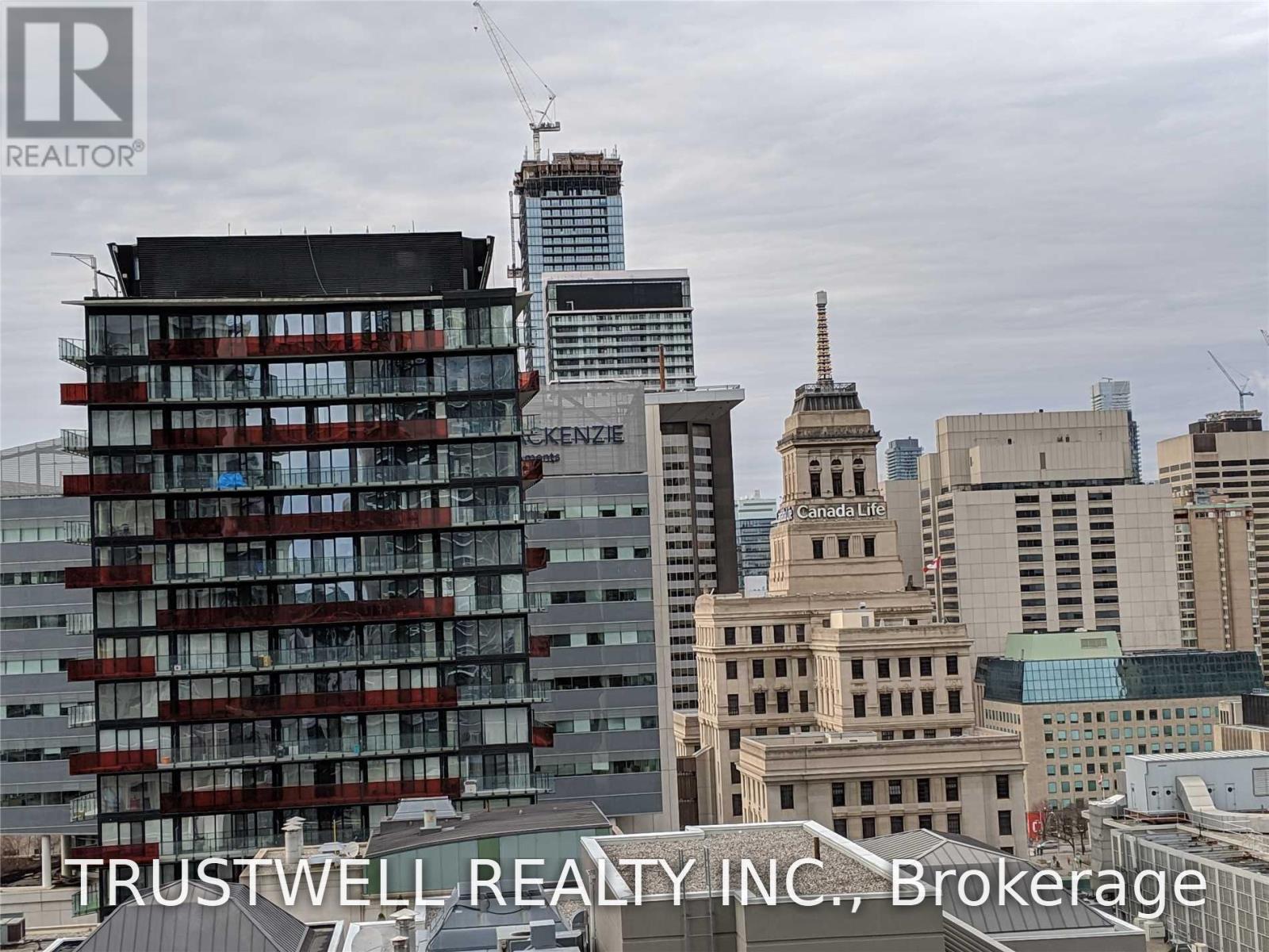 2005 - 126 SIMCOE STREET, Toronto, Ontario