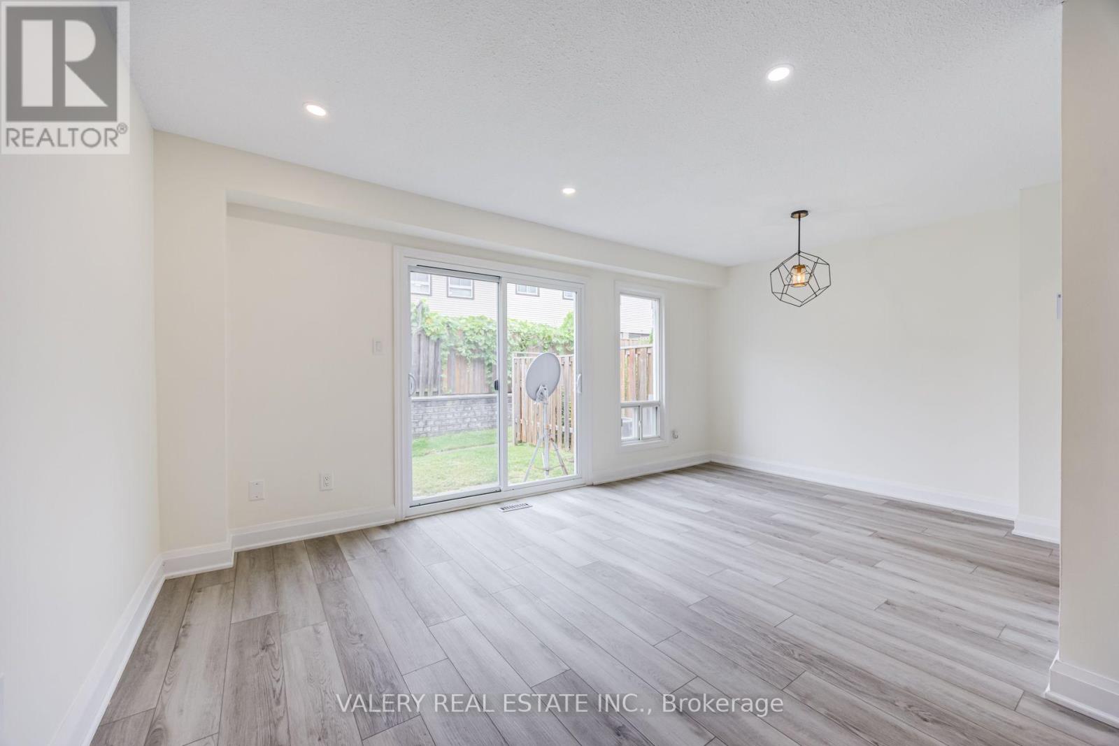 50 - 1131 Sandhurst Circle, Toronto, Ontario  M1V 1V5 - Photo 4 - E13864812