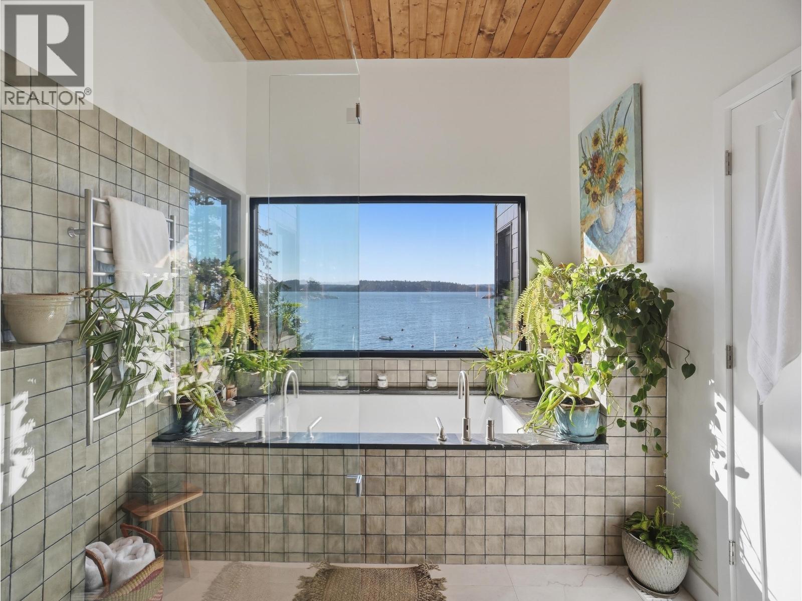 1724 BOWEN BAY ROAD