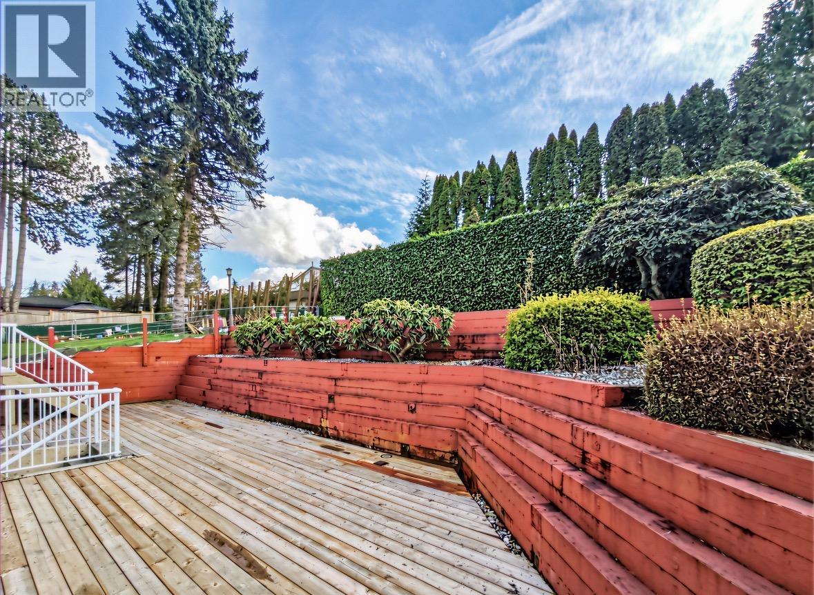 8022 LAKEFIELD DRIVE