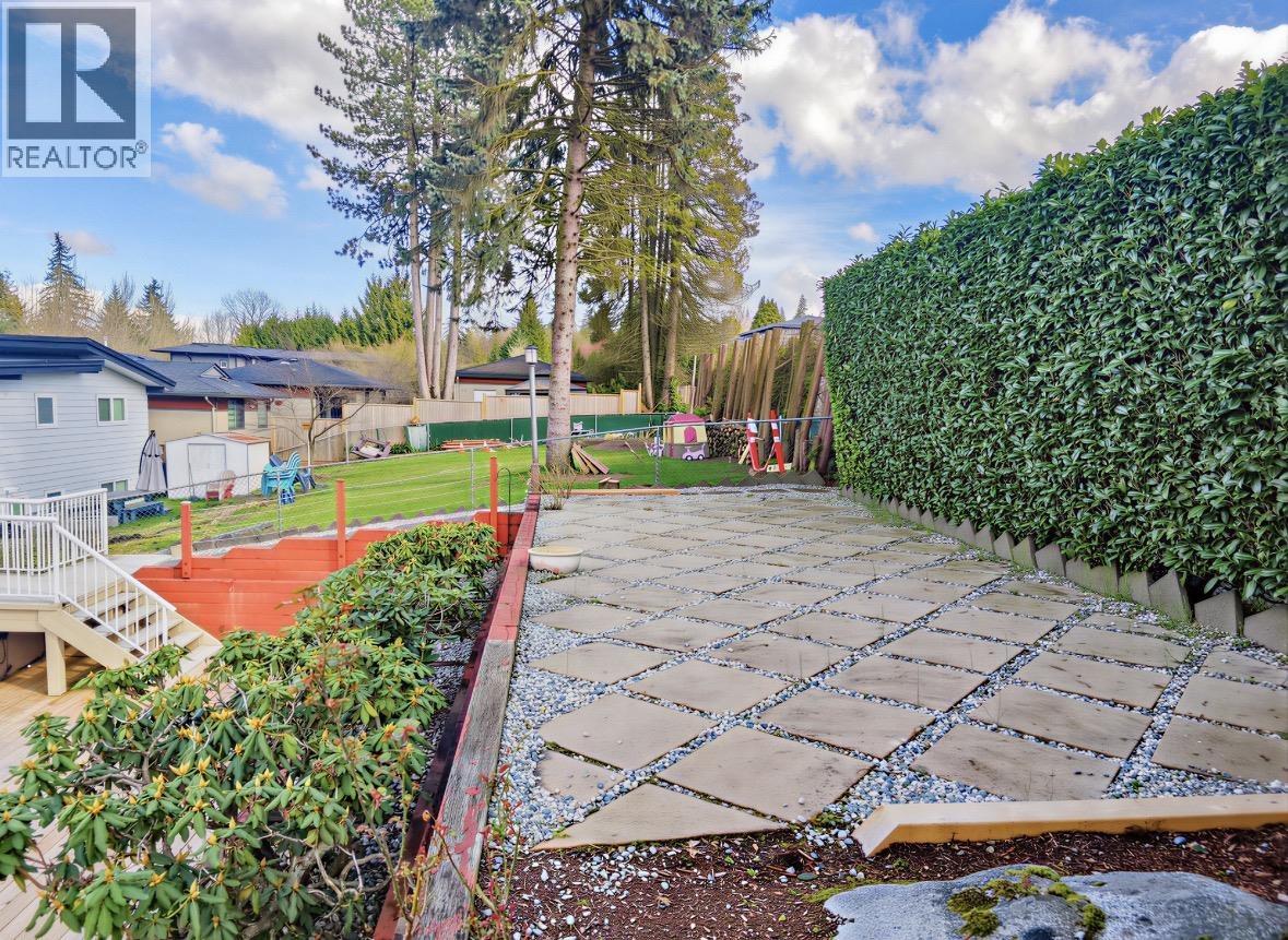 8022 LAKEFIELD DRIVE