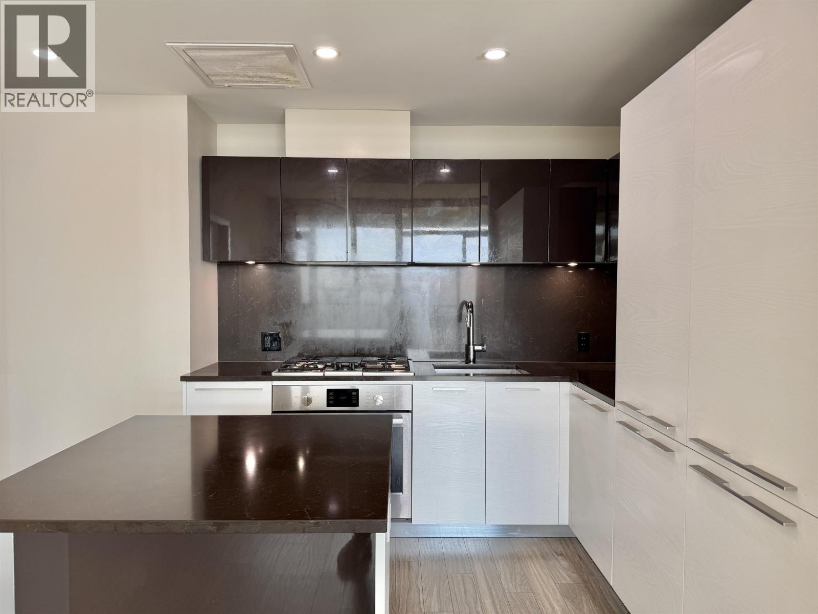 1604 6383 MCKAY AVENUE