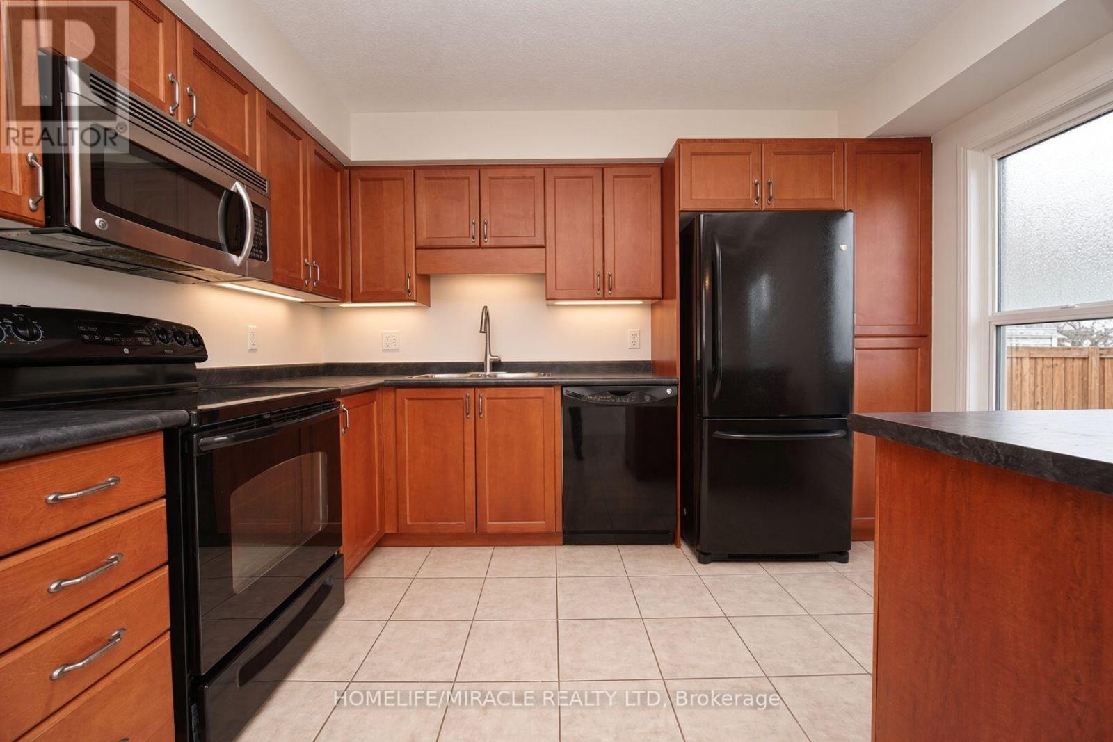 250 Parkvale Drive, Kitchener, Ontario  N2R 1Y8 - Photo 4 - X13864810