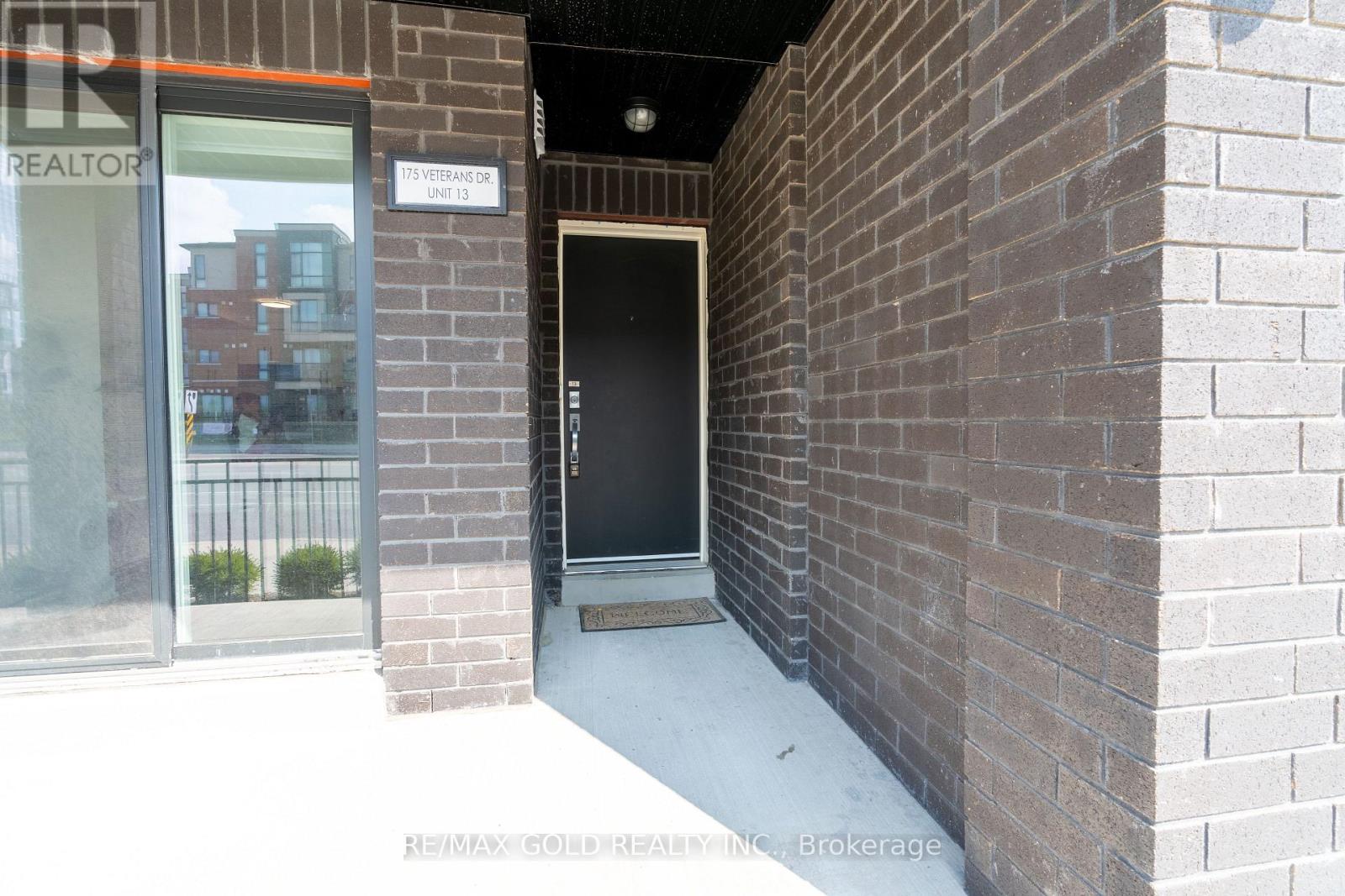 13 - 175 Veterans Drive, Brampton, Ontario L7A 5L2 - Photo 2 - W13864808