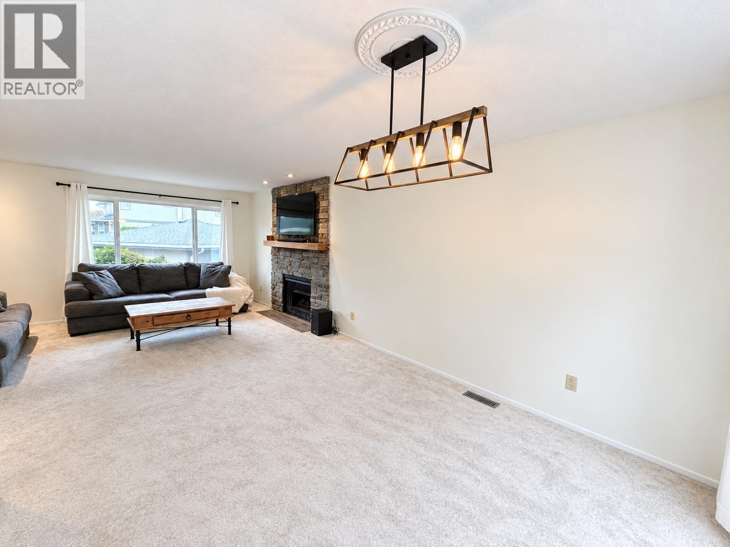 175 1140 CASTLE CRESCENT