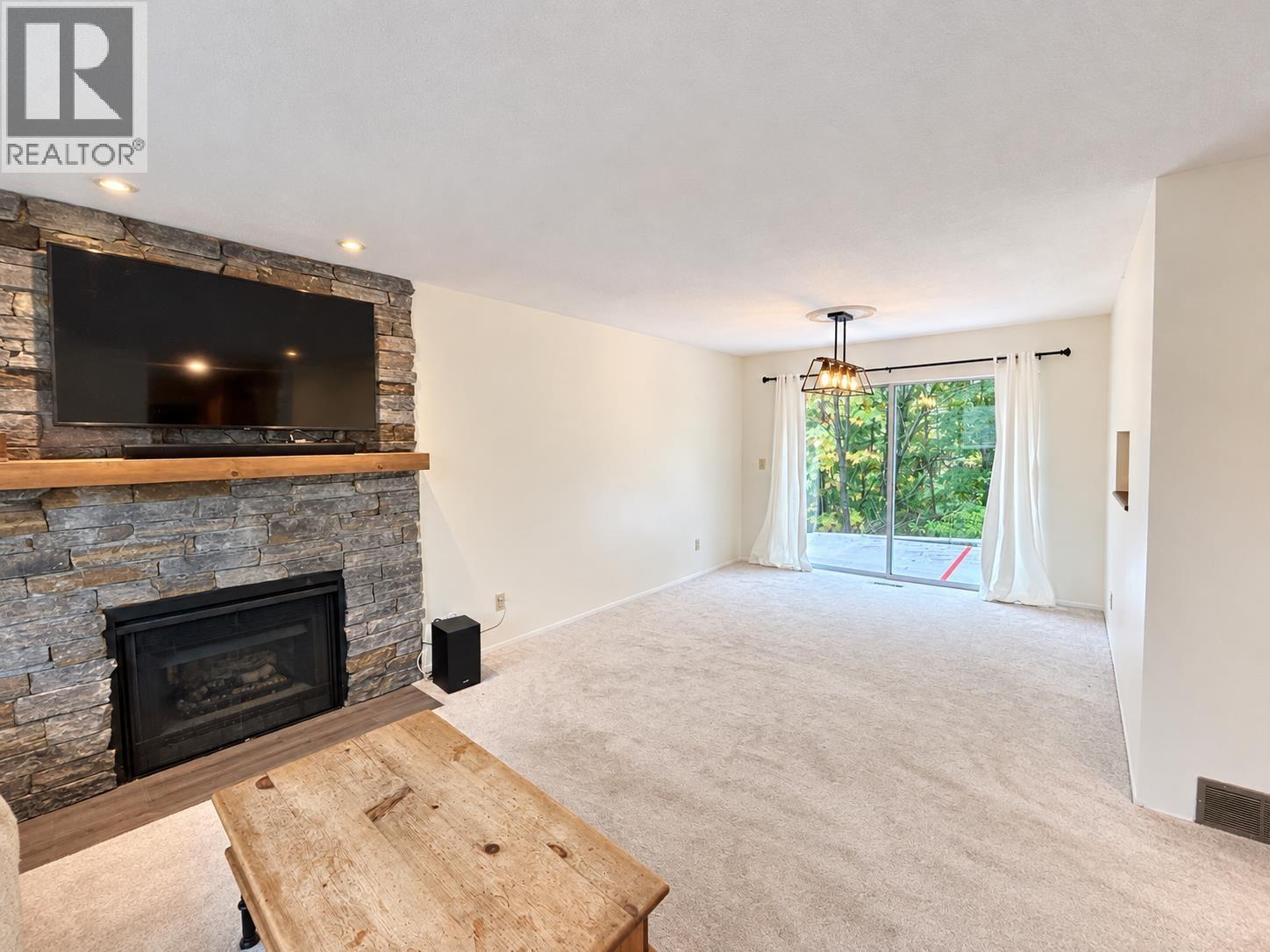 175 1140 CASTLE CRESCENT