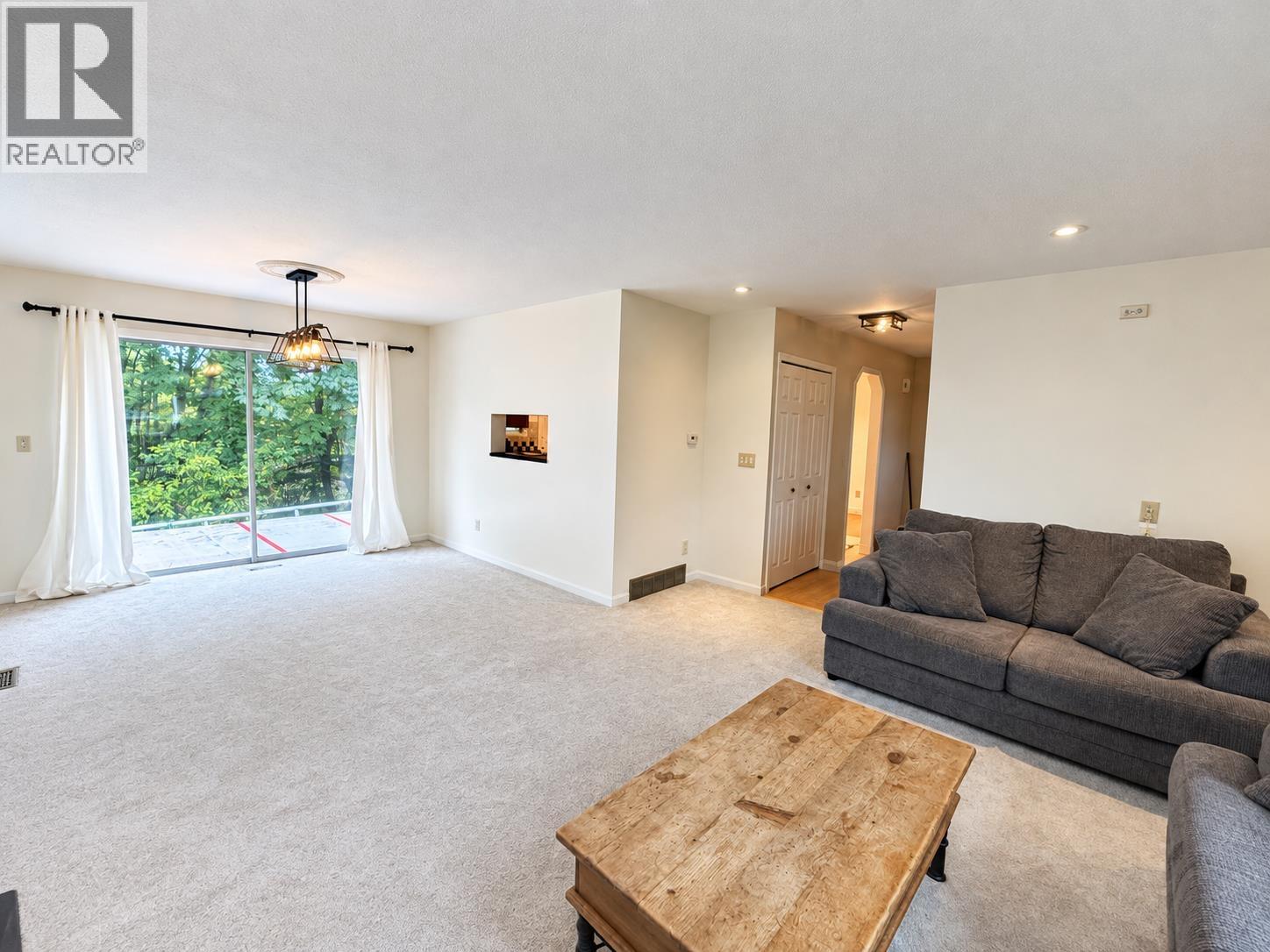 175 1140 CASTLE CRESCENT
