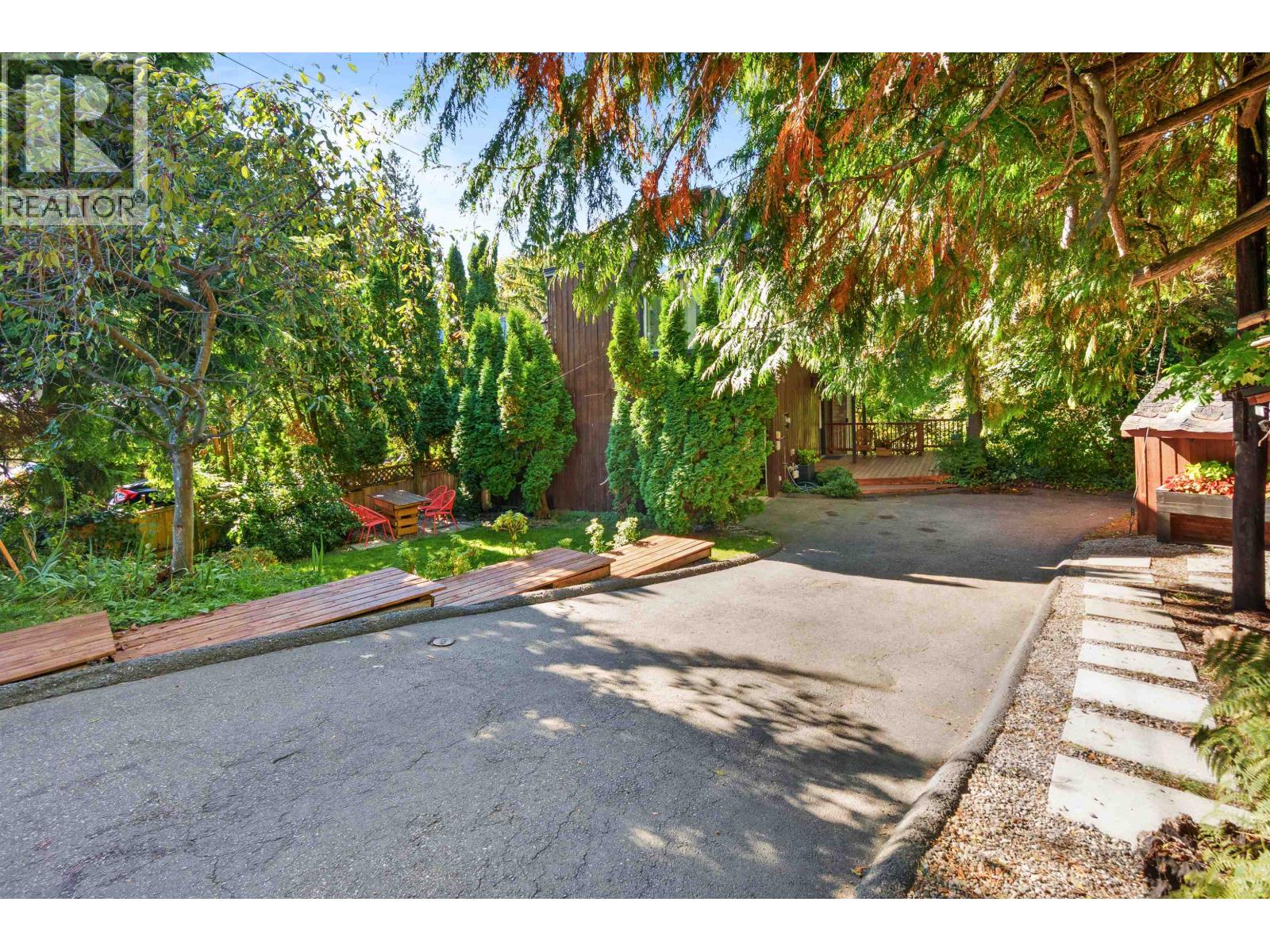 2069 WESTVIEW DRIVE