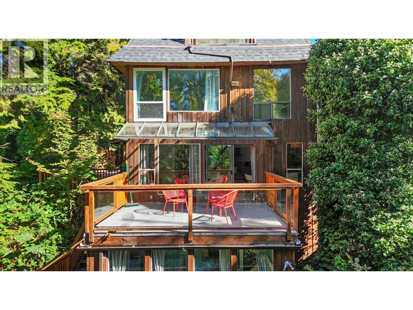 2069 WESTVIEW DRIVE