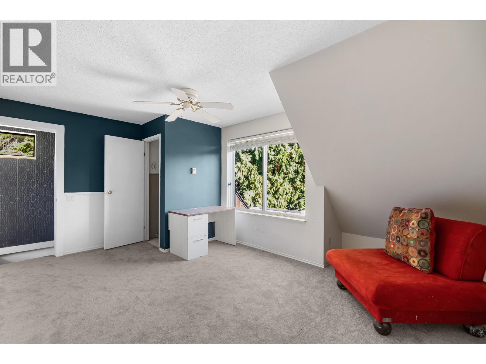 2069 WESTVIEW DRIVE