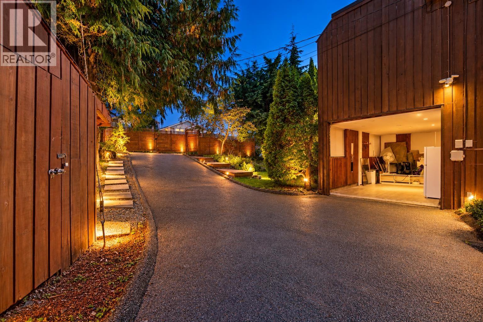 2069 WESTVIEW DRIVE