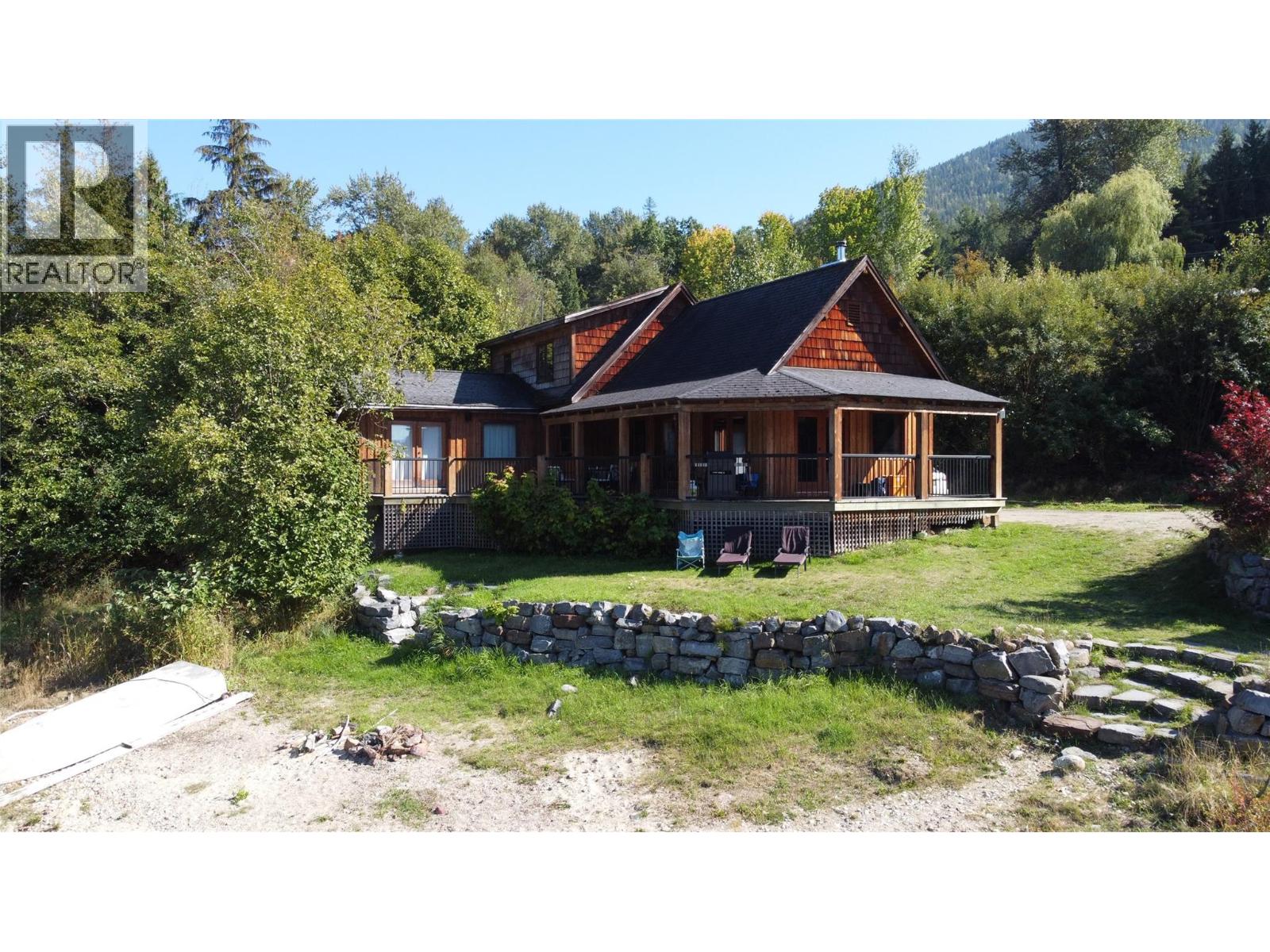 113 Kootenay Lake Road, Procter, British Columbia