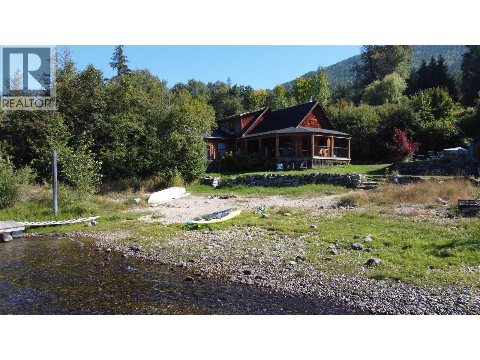 113 Kootenay Lake Road, Procter, British Columbia  V0G 1V0 - Photo 2 - 10393265