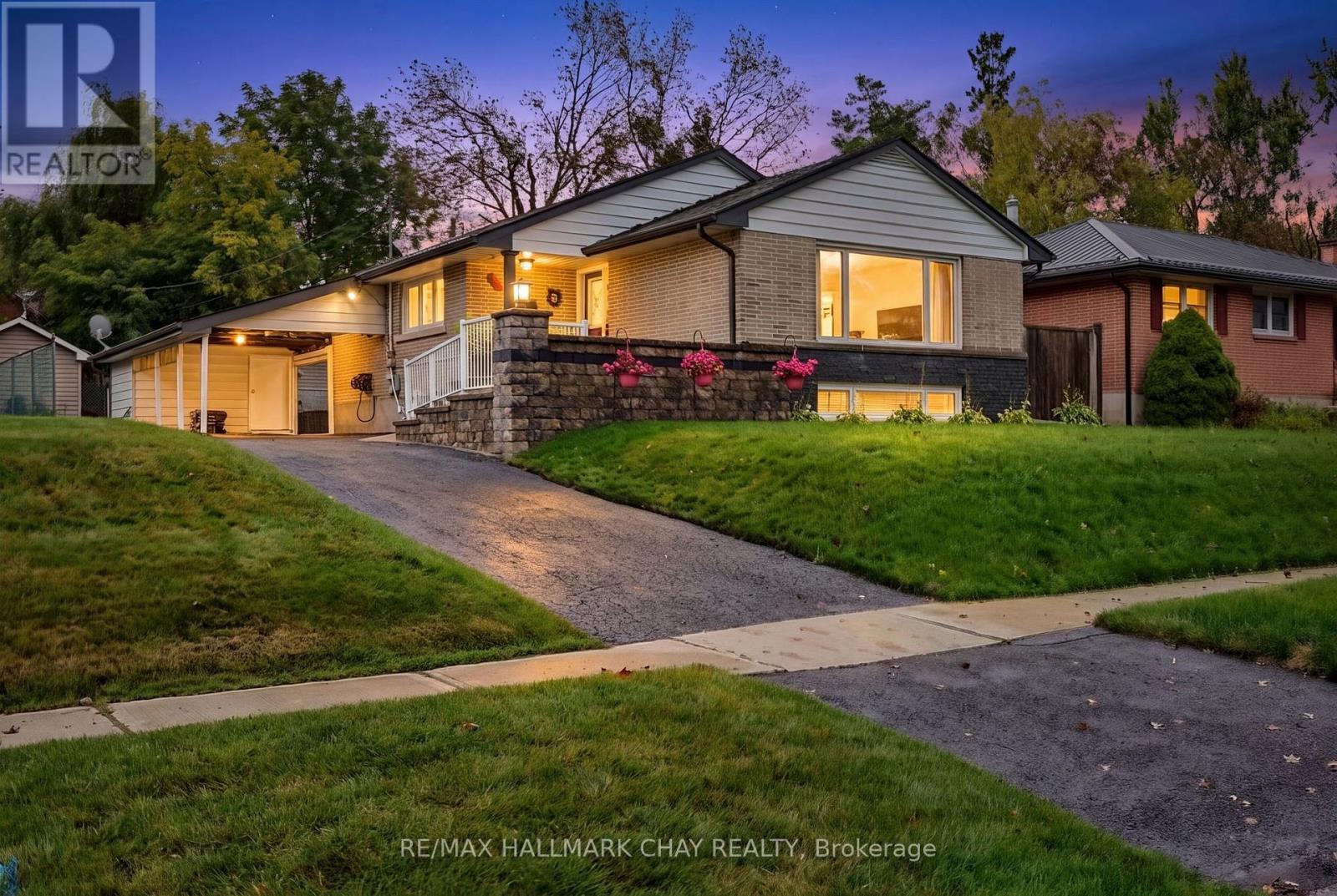 23 MARION CRESCENT, Barrie, Ontario