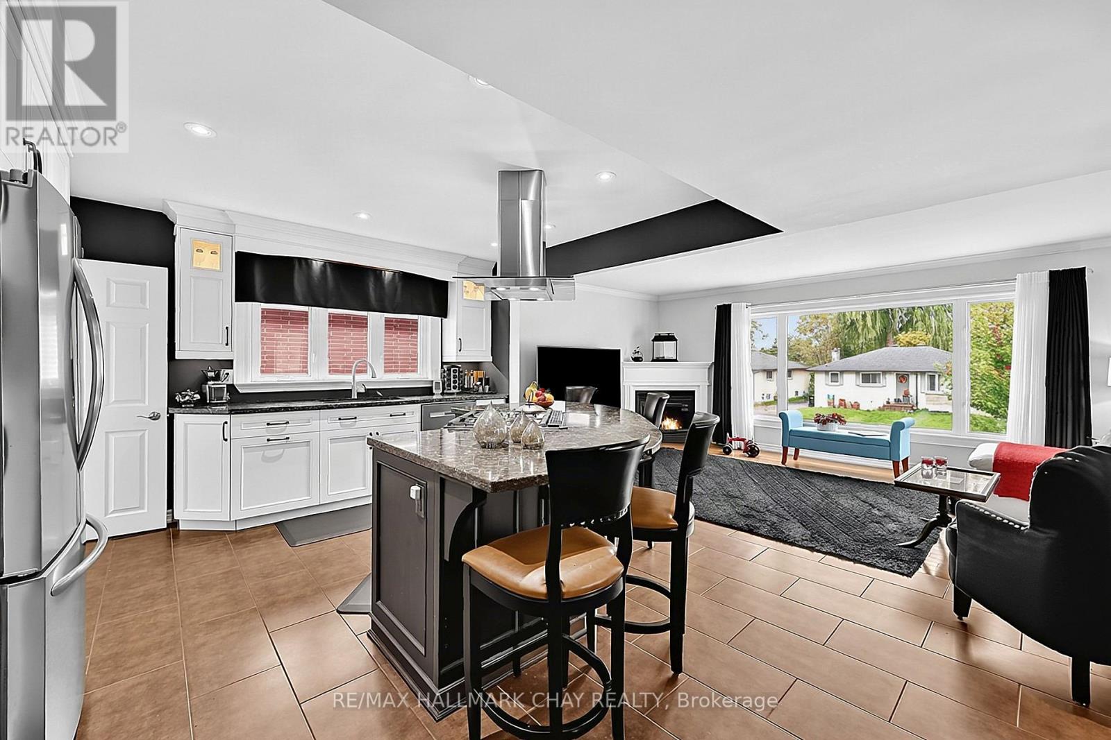 23 Marion Crescent, Barrie, Ontario  L4M 2L4 - Photo 4 - S13864862