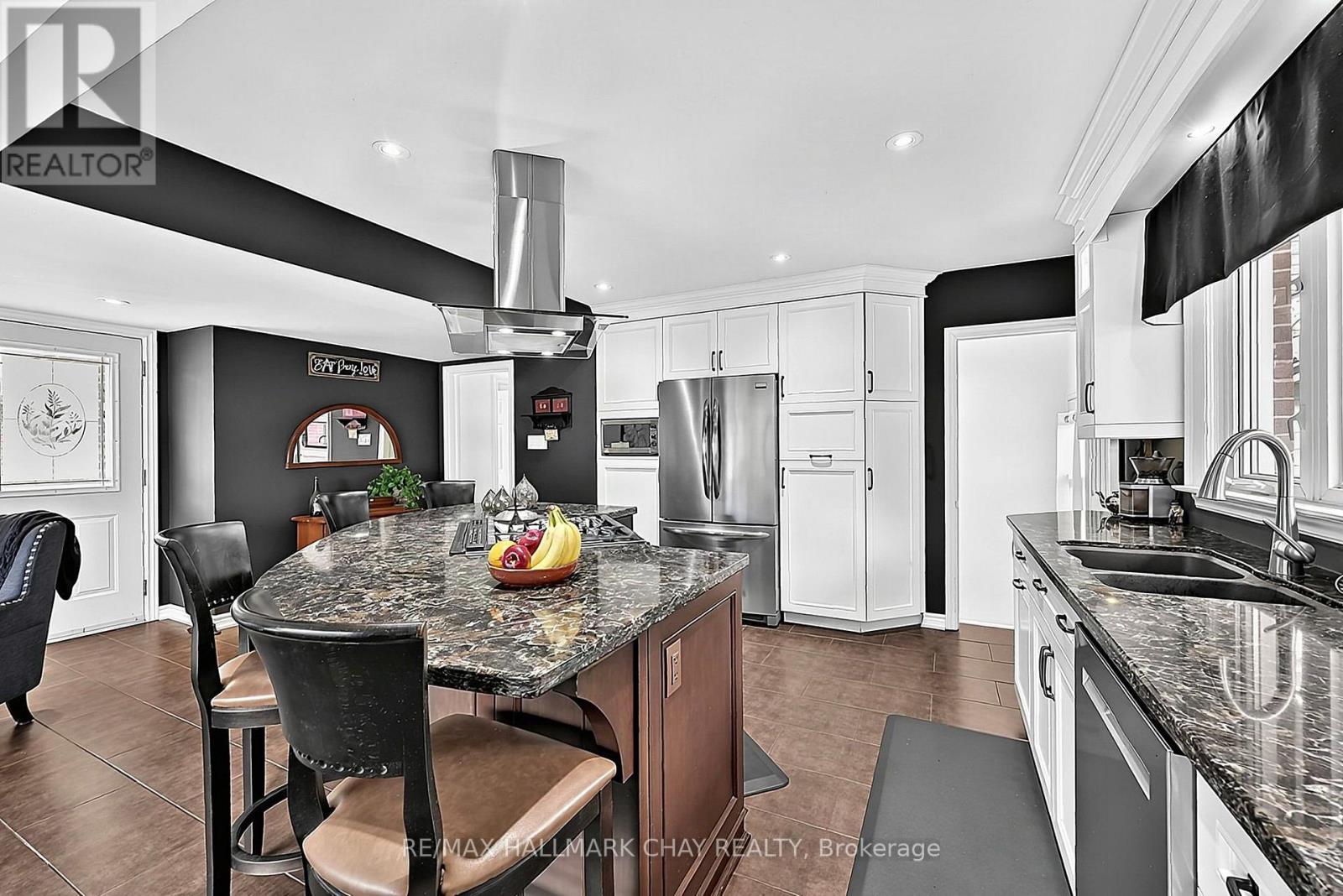 23 Marion Crescent, Barrie, Ontario  L4M 2L4 - Photo 6 - S13864862
