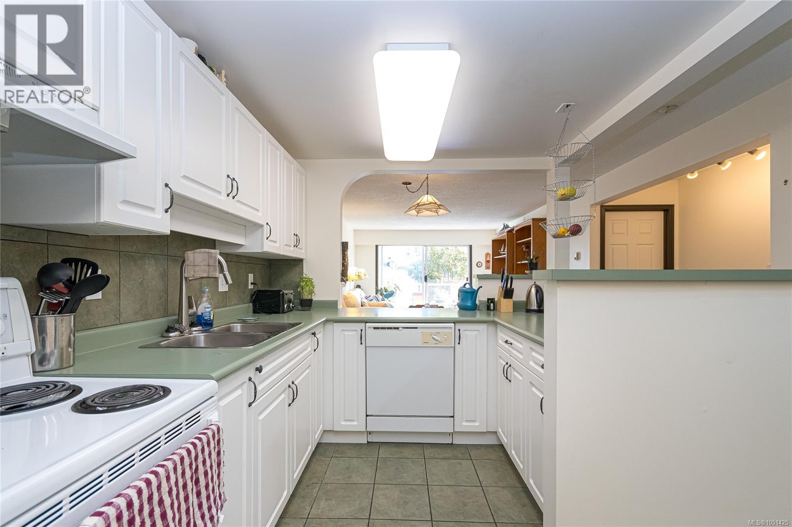105 10461 Resthaven Dr