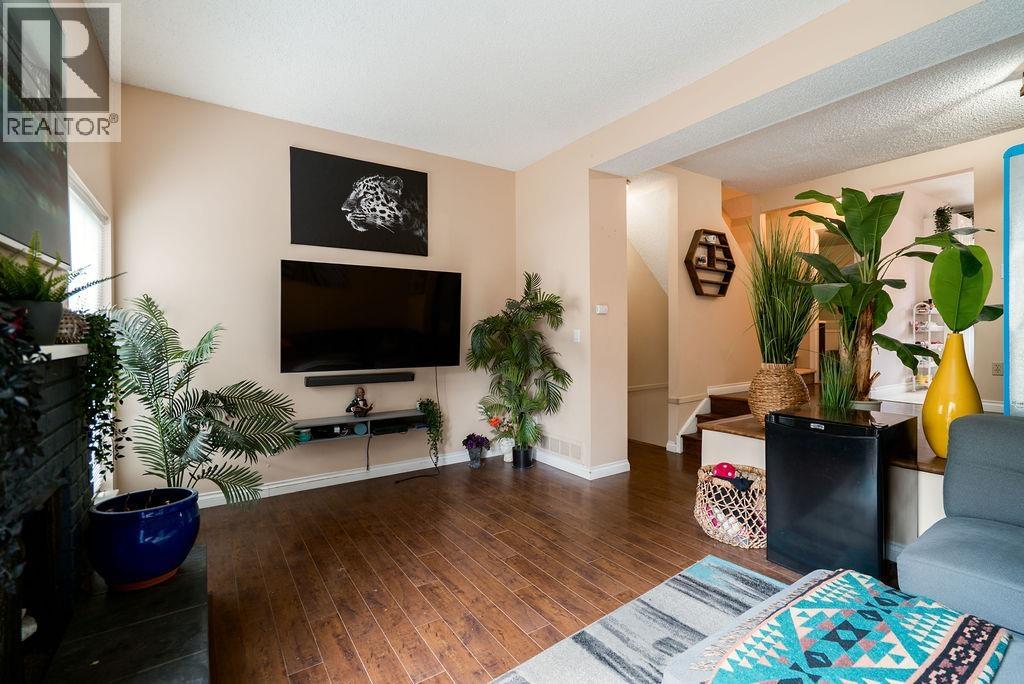 2 2990 MARINER WAY