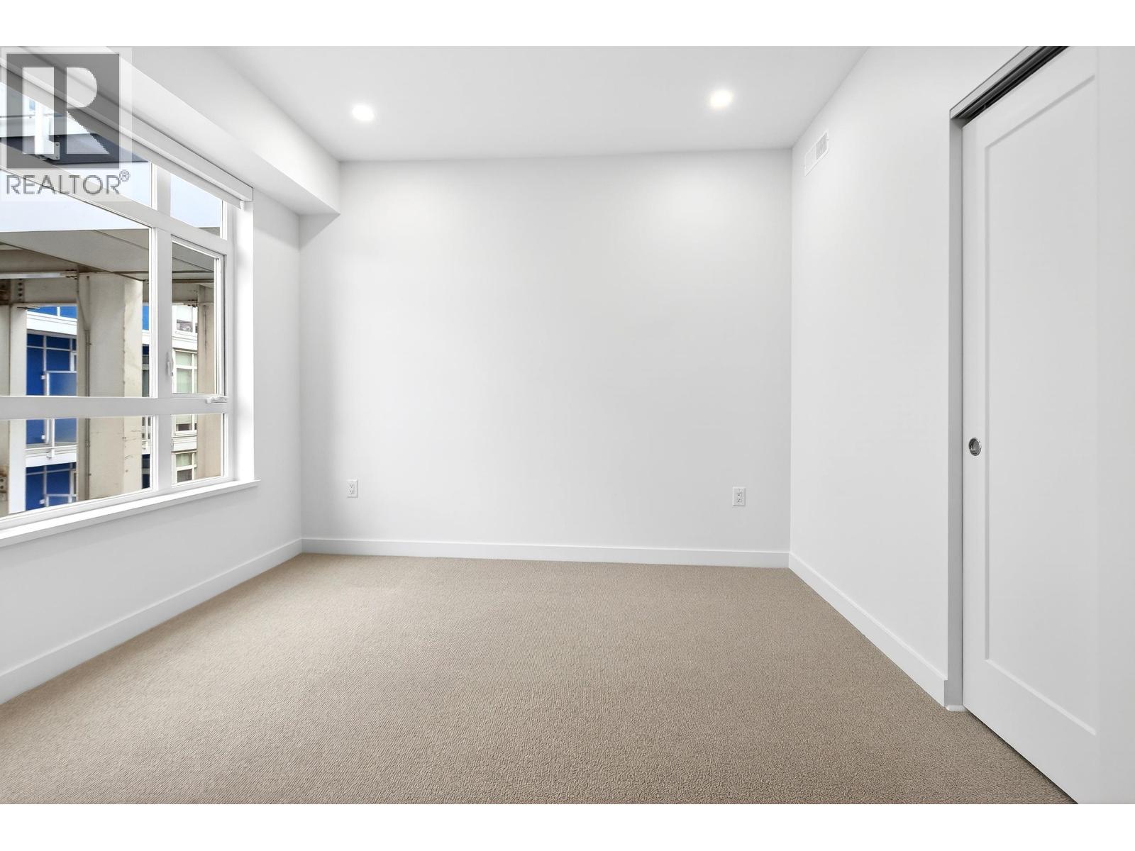 76 10333 RIVER DRIVE
