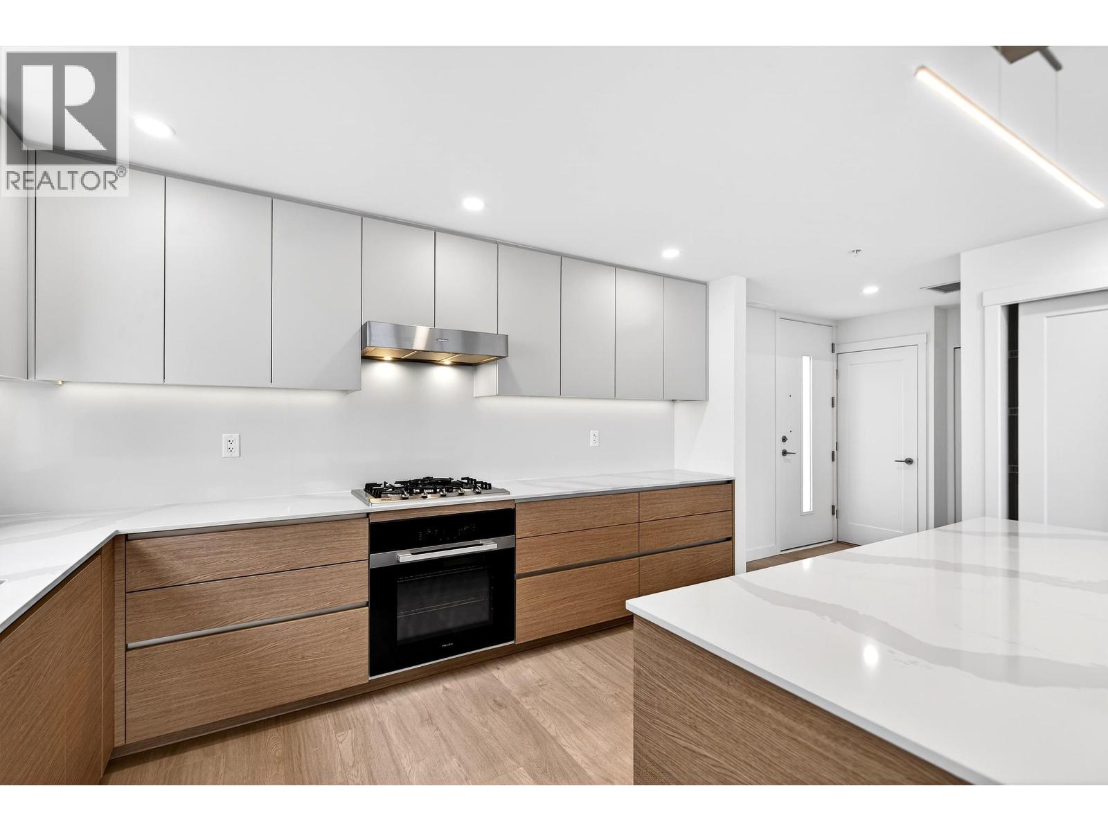 76 10333 RIVER DRIVE