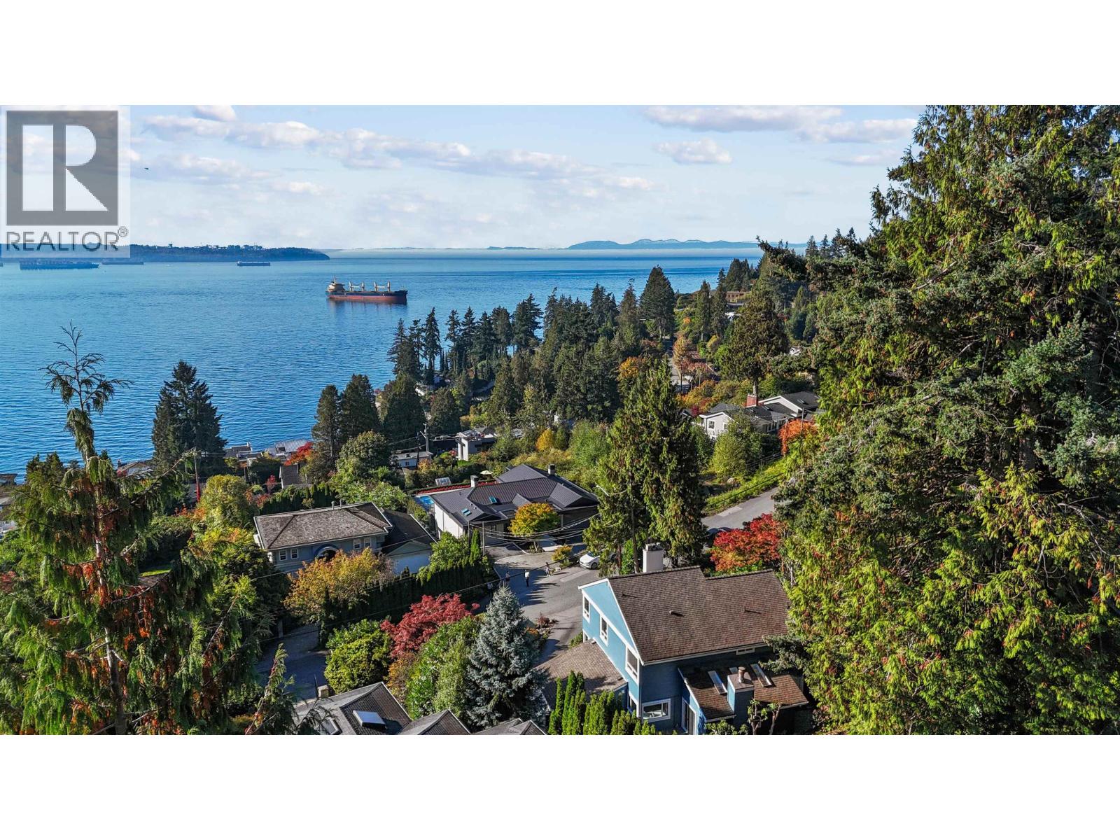 3381 Mathers Avenue, West Vancouver, British Columbia  V7V 2K6 - Photo 2 - R3172673