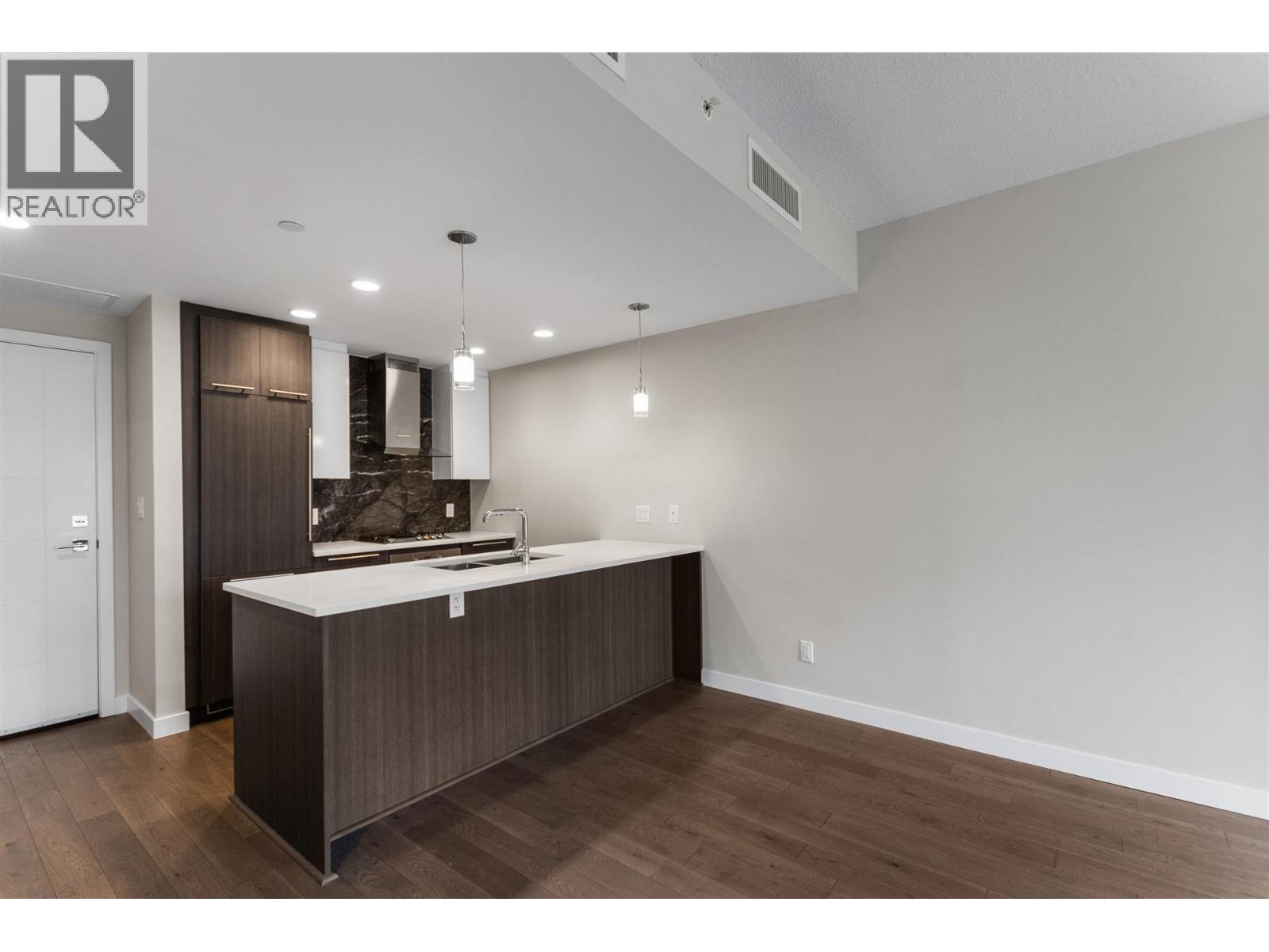 305 4963 CAMBIE STREET