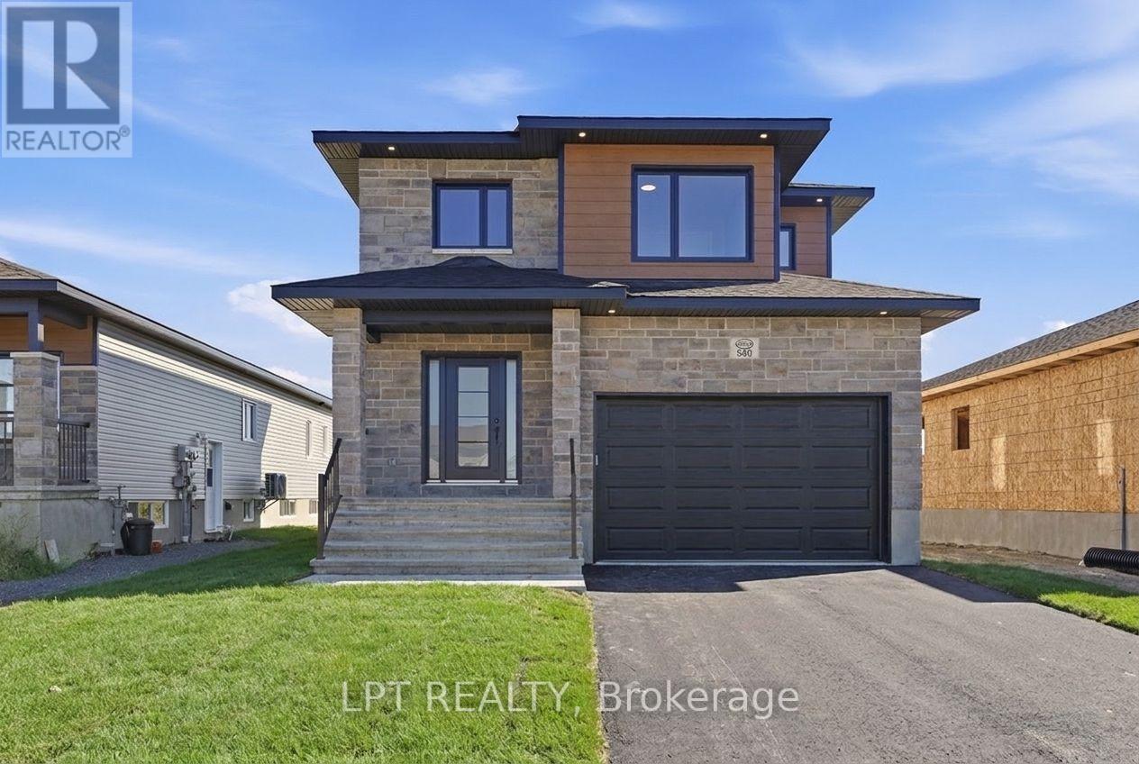72 CHATEAUGUAY STREET, Russell, Ontario