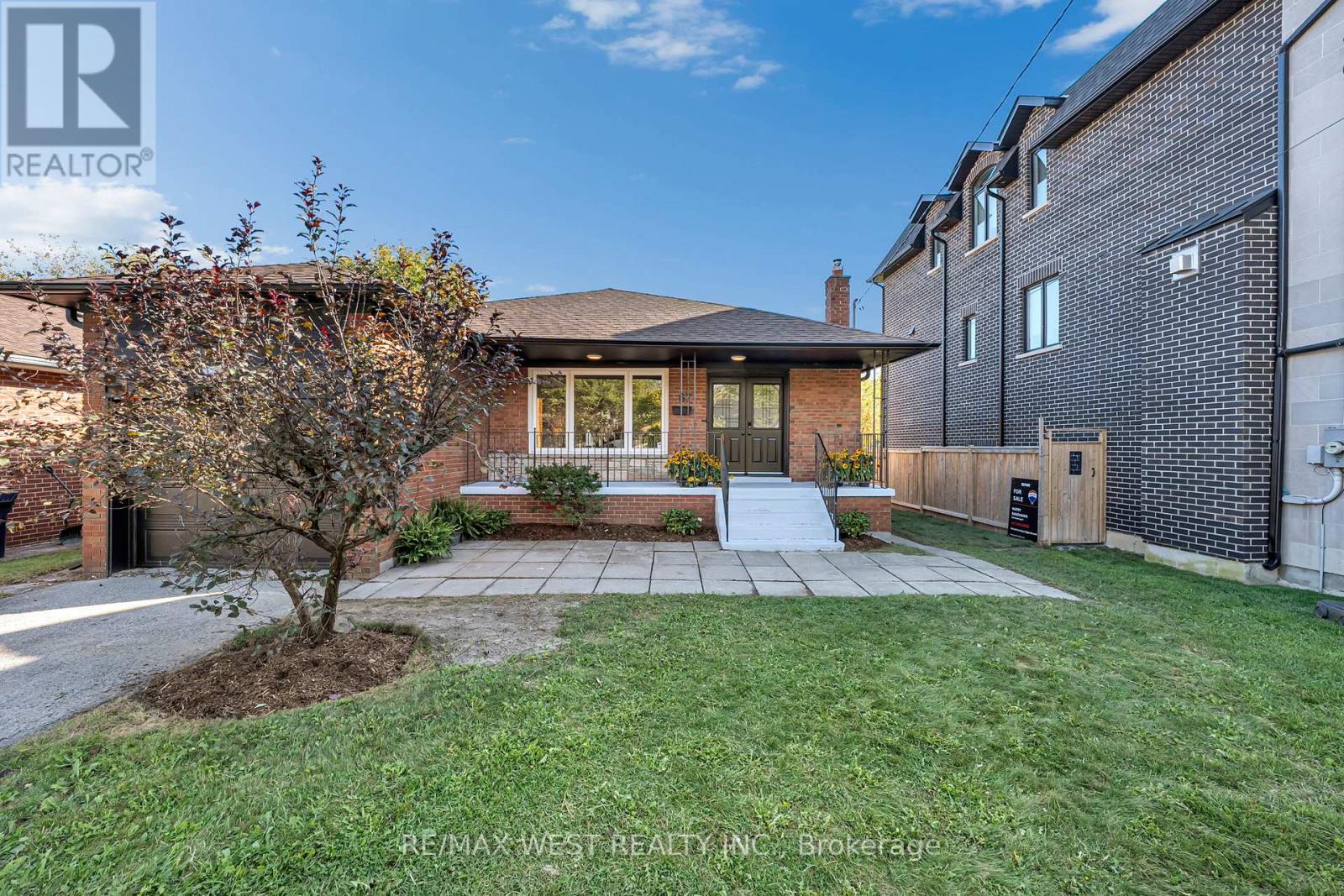 67 Burncrest Drive, Toronto, Ontario  M5M 2Z4 - Photo 3 - C13865000