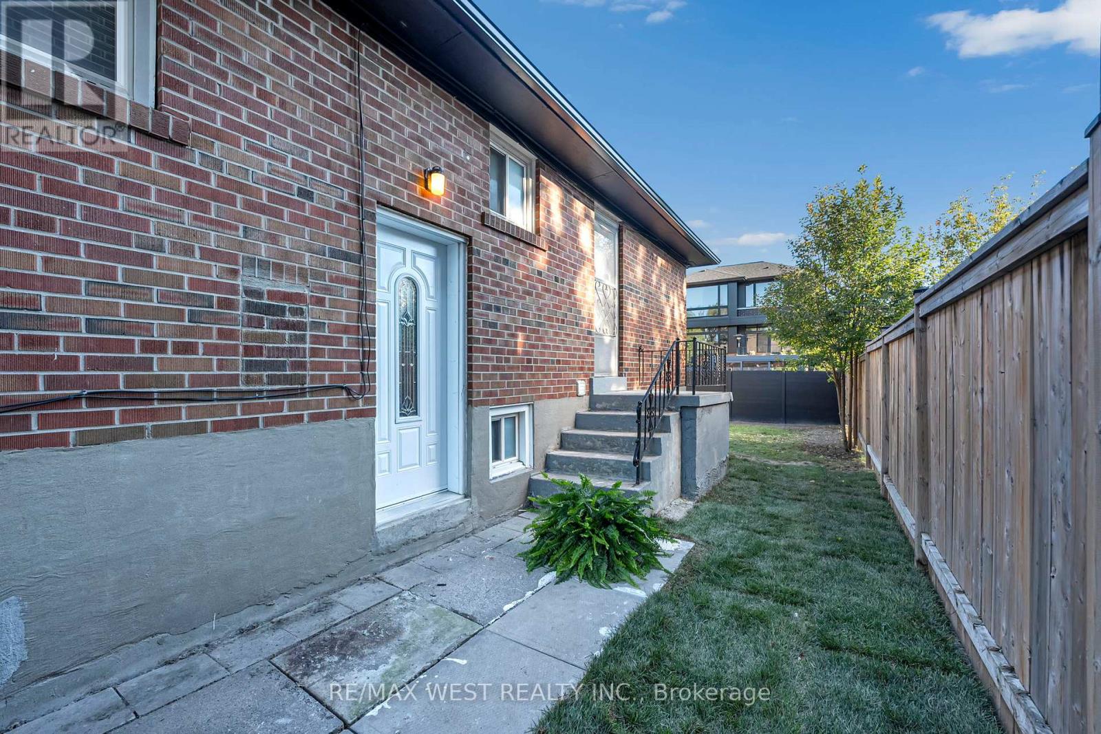 67 Burncrest Drive, Toronto, Ontario  M5M 2Z4 - Photo 34 - C13865000