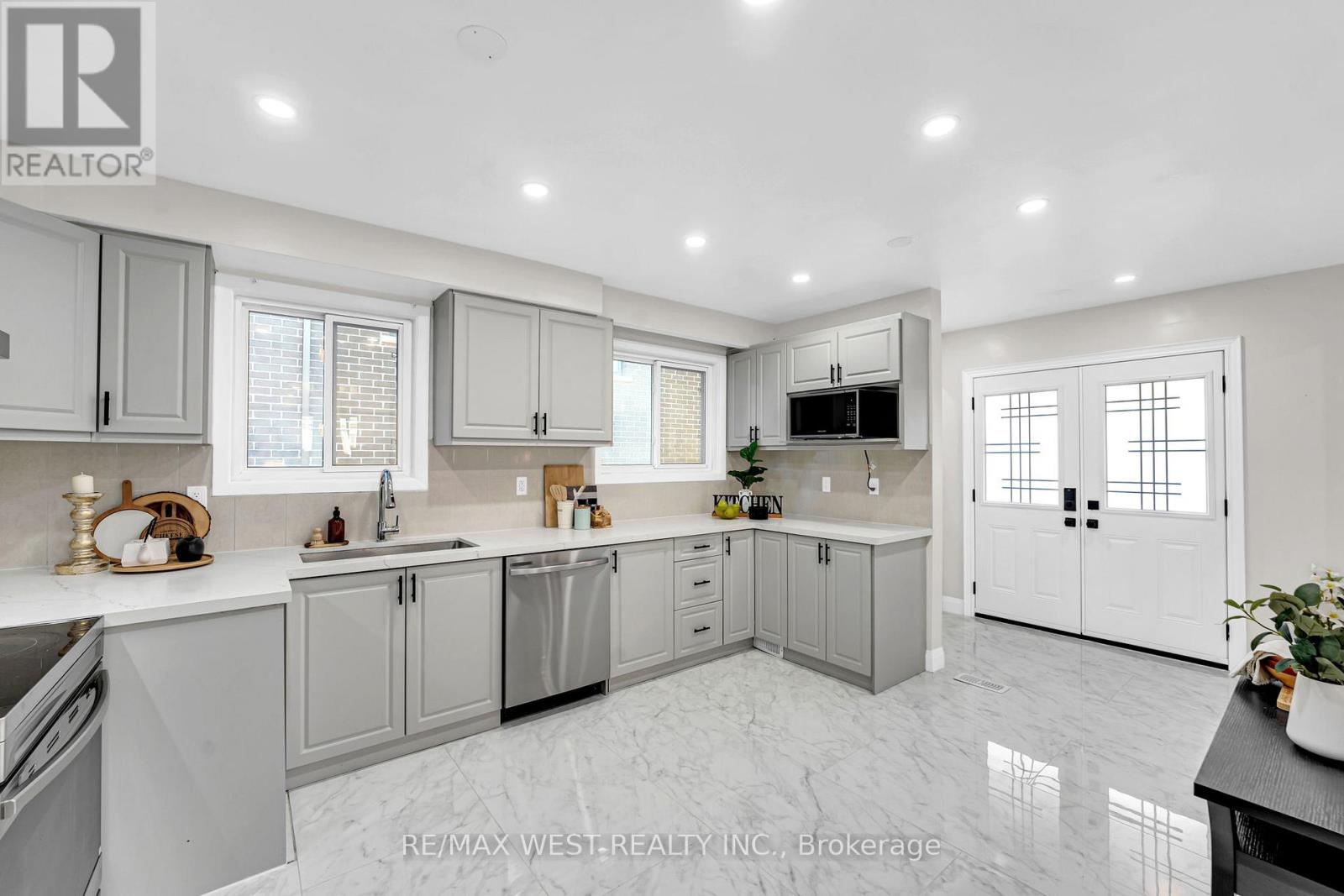 67 Burncrest Drive, Toronto, Ontario  M5M 2Z4 - Photo 7 - C13865000