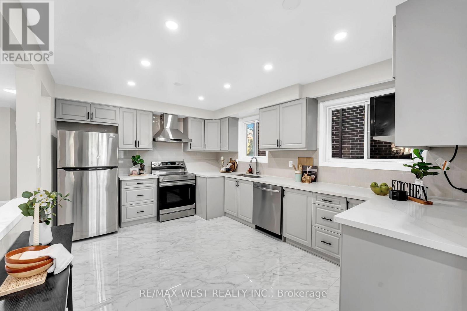 67 Burncrest Drive, Toronto, Ontario  M5M 2Z4 - Photo 8 - C13865000