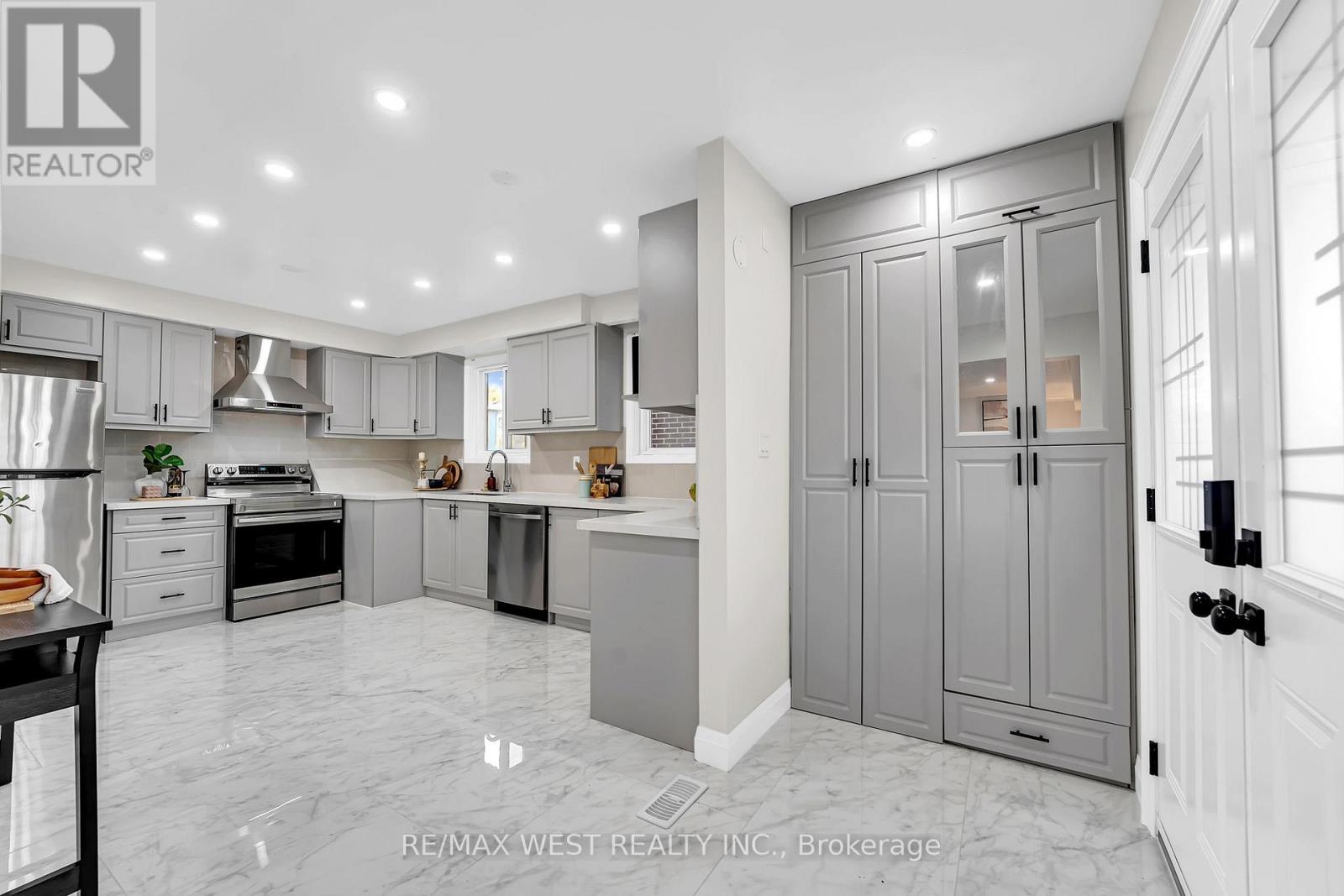 67 Burncrest Drive, Toronto, Ontario  M5M 2Z4 - Photo 9 - C13865000