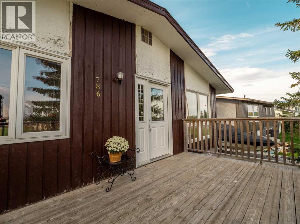 786 Isabel Crescent, Pincher Creek, Alberta  T0K 1W0 - Photo 5 - A2350097