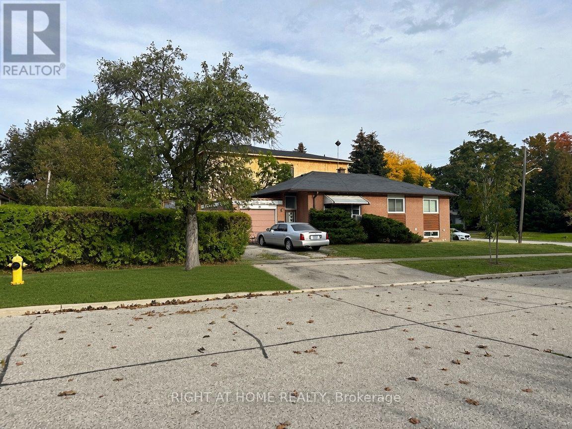 19 UPMINSTER CRESCENT, Toronto, Ontario