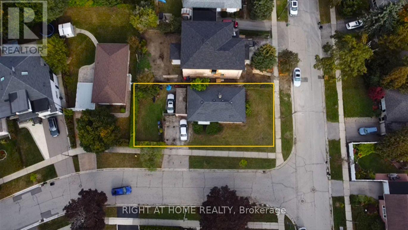 19 Upminster Crescent, Toronto, Ontario  M9B 5W1 - Photo 6 - W13865014