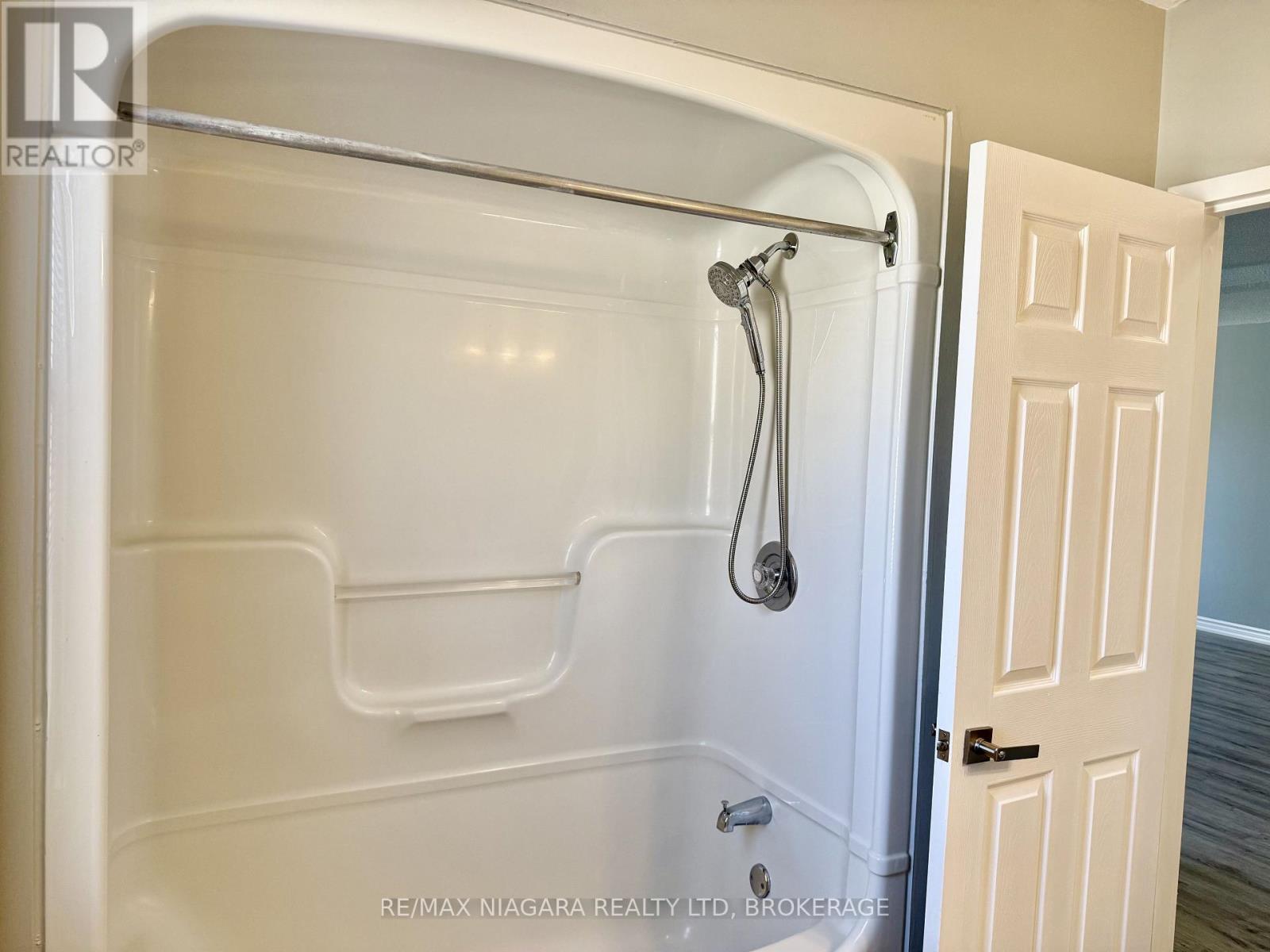202 - 6837 Thorold Stone Road, Niagara Falls (Stamford), Ontario  L2J 1B2 - Photo 22 - X13865028