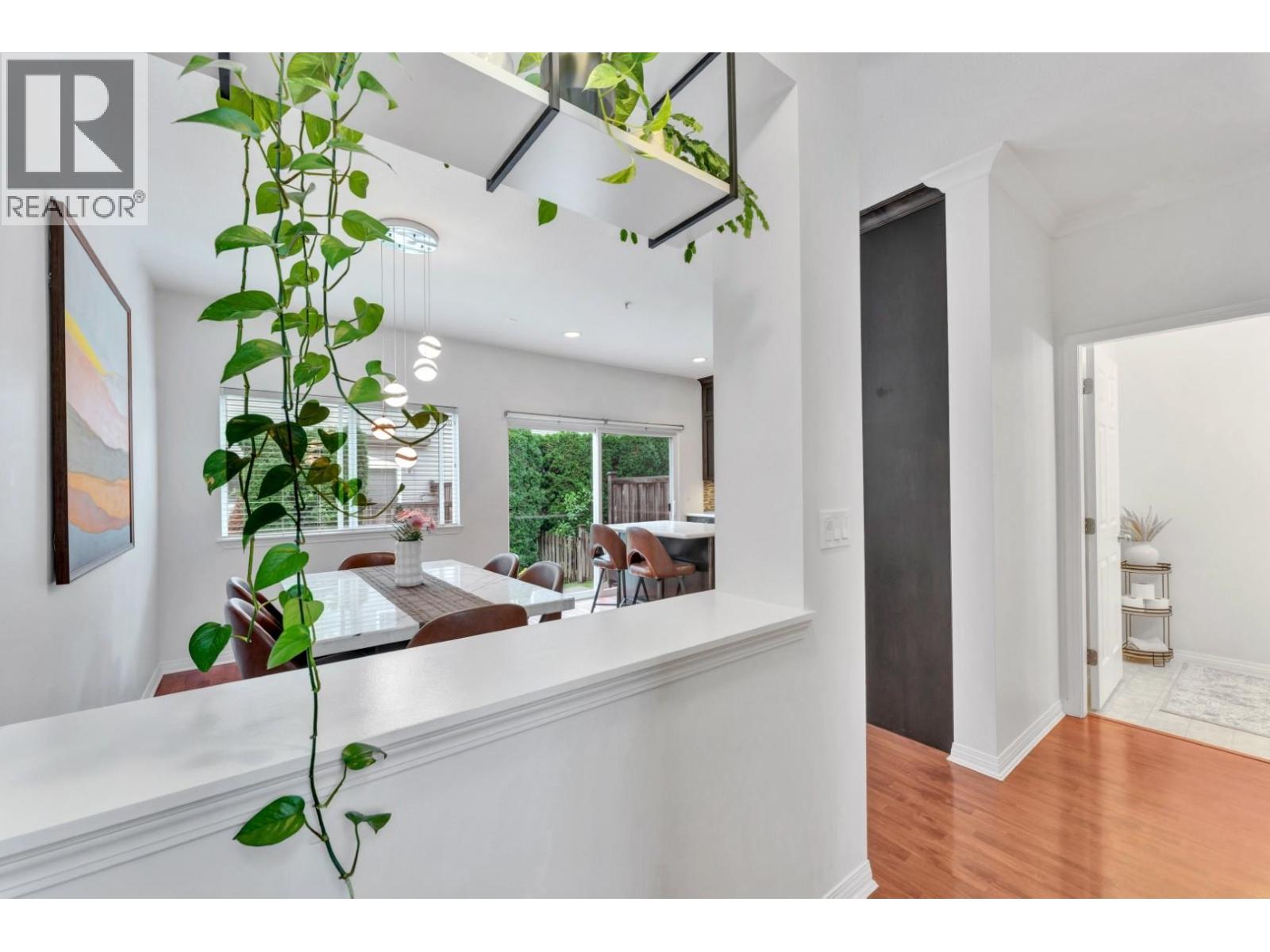 142 1055 RIVERWOOD GATE