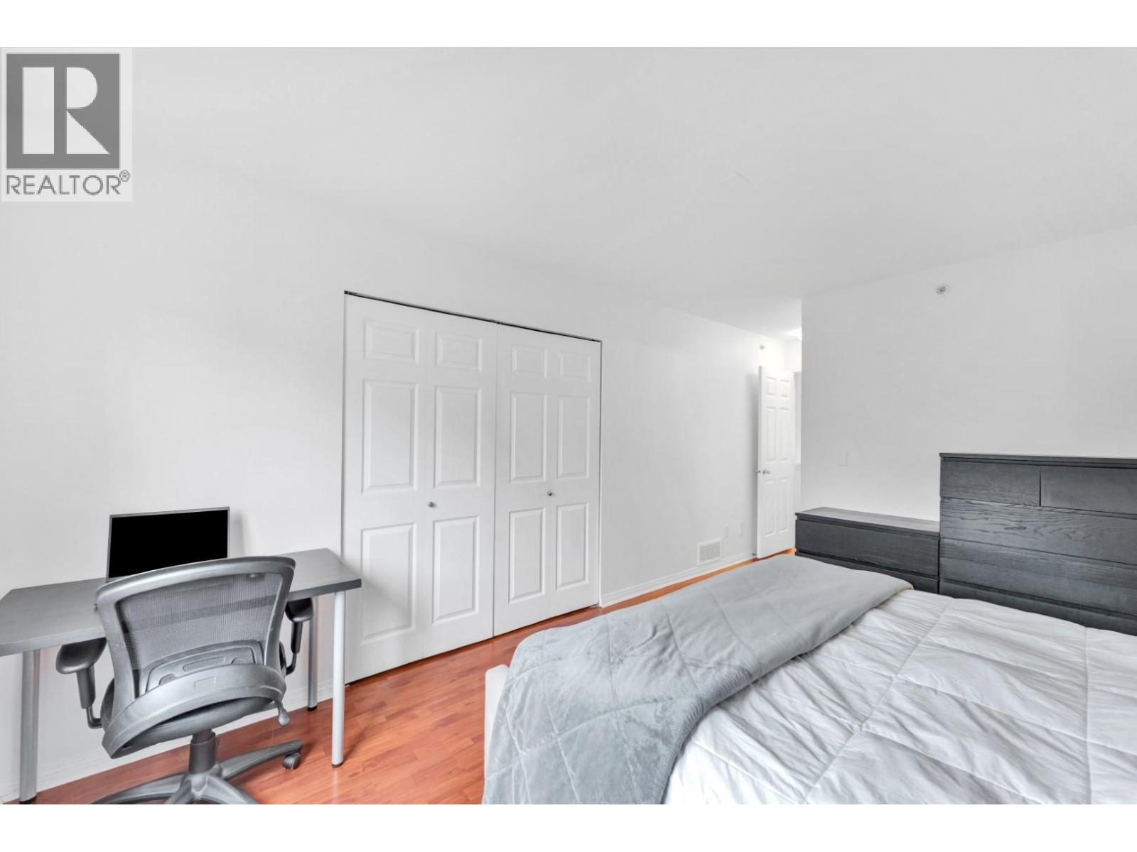 142 1055 RIVERWOOD GATE