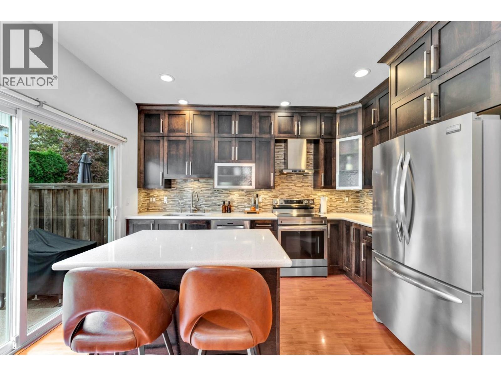 142 1055 RIVERWOOD GATE