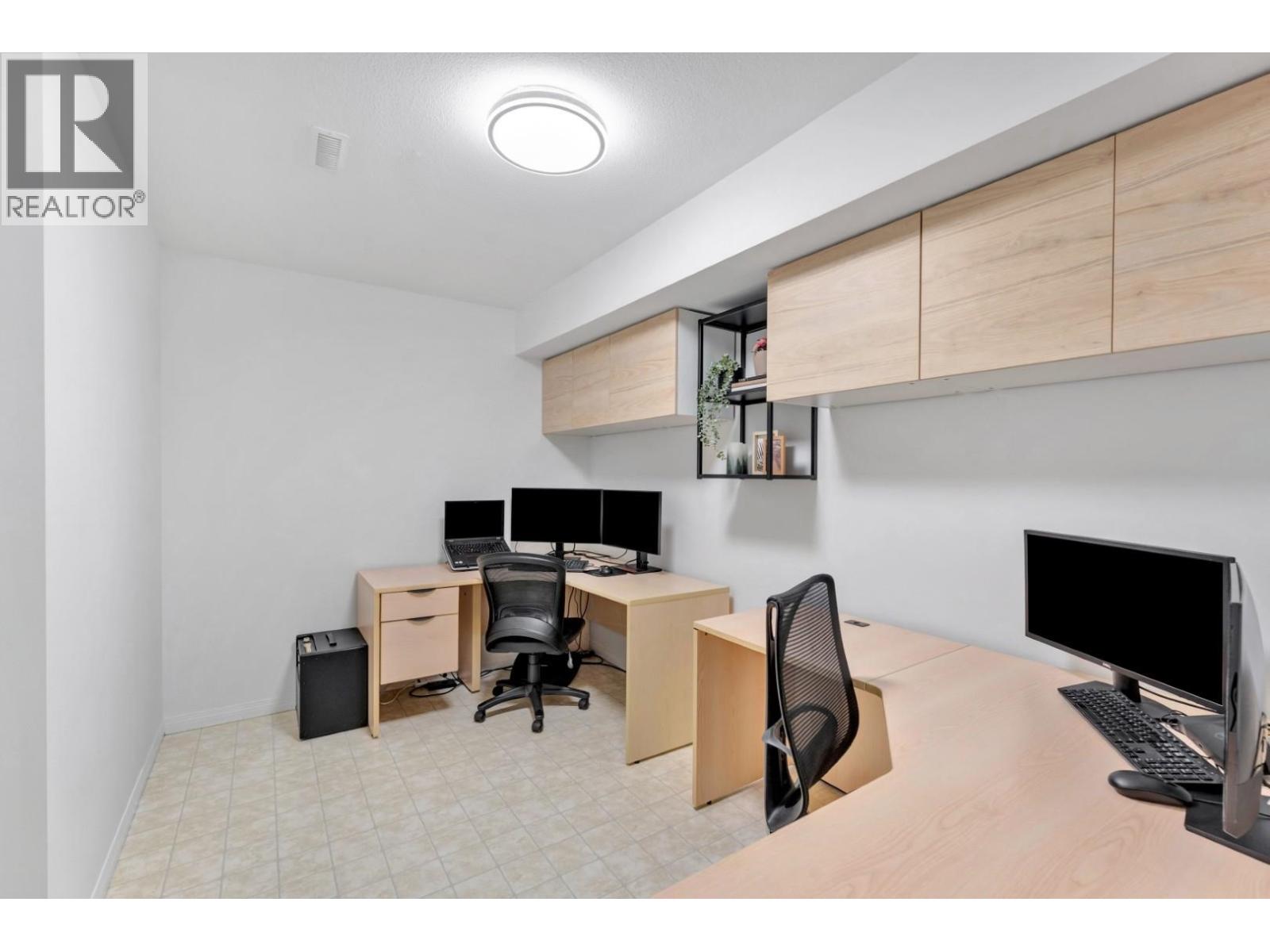 142 1055 RIVERWOOD GATE