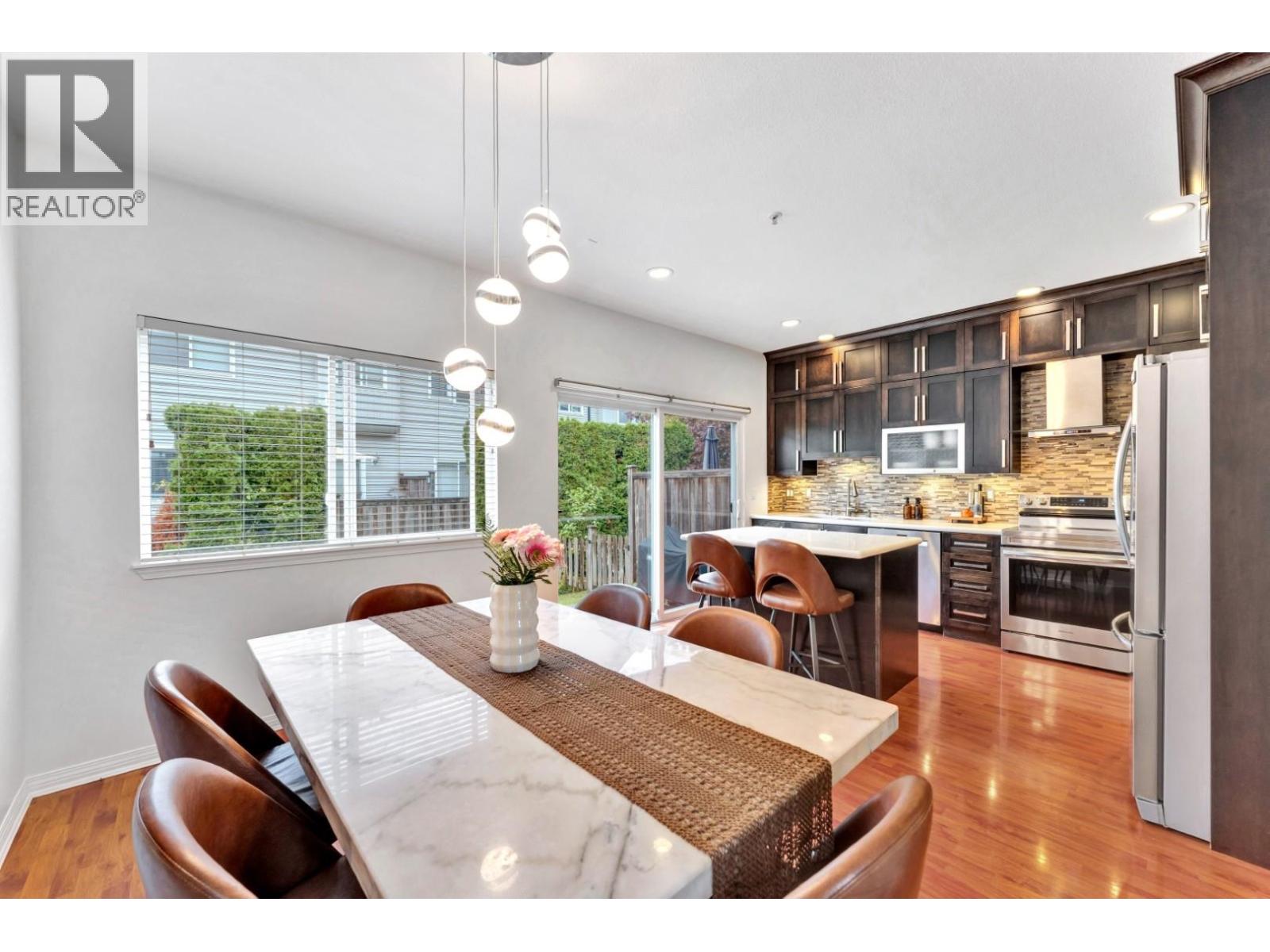 142 1055 RIVERWOOD GATE
